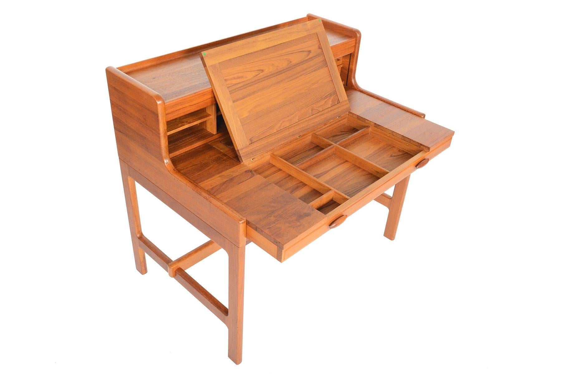 Bureau en teck John Mortensen pour Dyrlund Bon état à Berkeley, CA