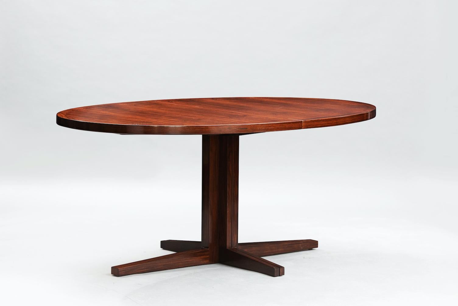 John Mortensen extendable rosewood oval dining table for Heltborg Møbelfabrik Model HM55
Dimensions: Closed 164cm. Open 264cm.