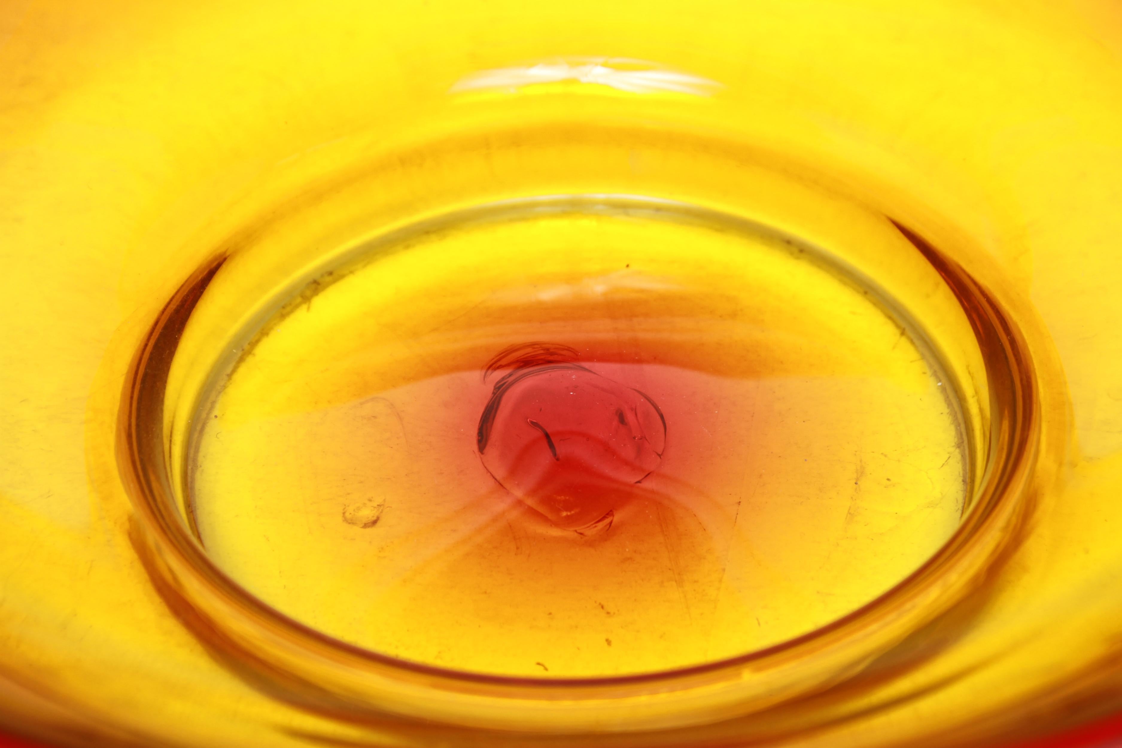 John Nickerson For Blenko Mid-Century Modern Amberina Glass Bowl In Good Condition In Astoria, NY