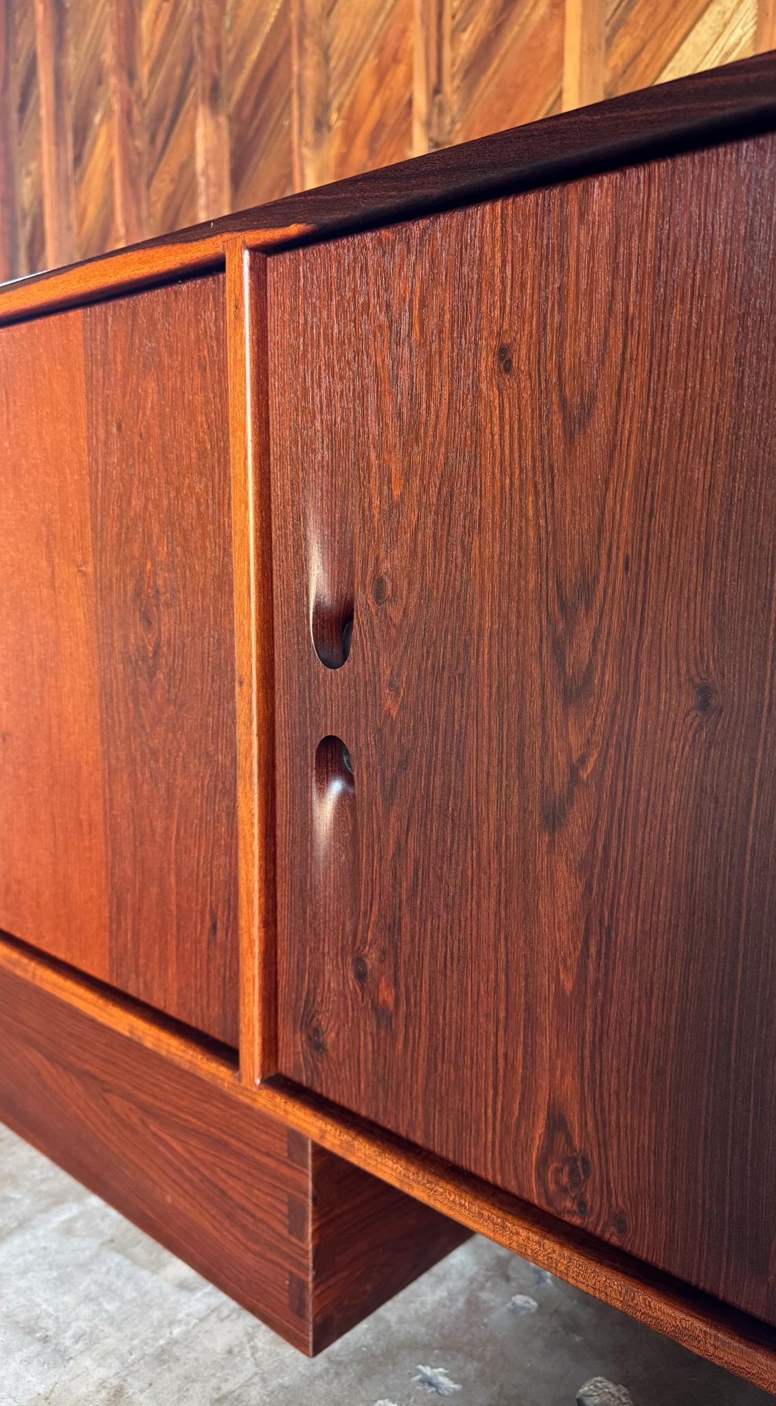 John Nyquist Handcrafted Louro Preto Credenza, California, 1971 In Good Condition In San Juan Capistrano, CA