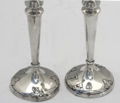 John O. Bellis, San Francisco, par de candelabros de plata de ley