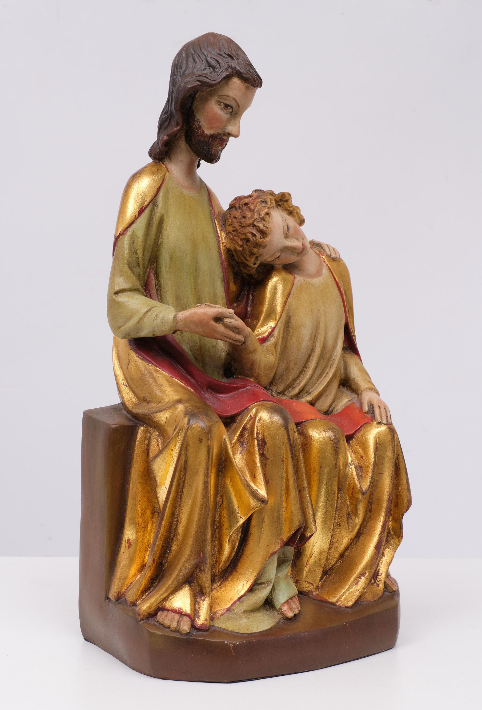 Skulptur des Johannes auf der Truhe Christi   Museum Reproduktion  (Gips) im Angebot