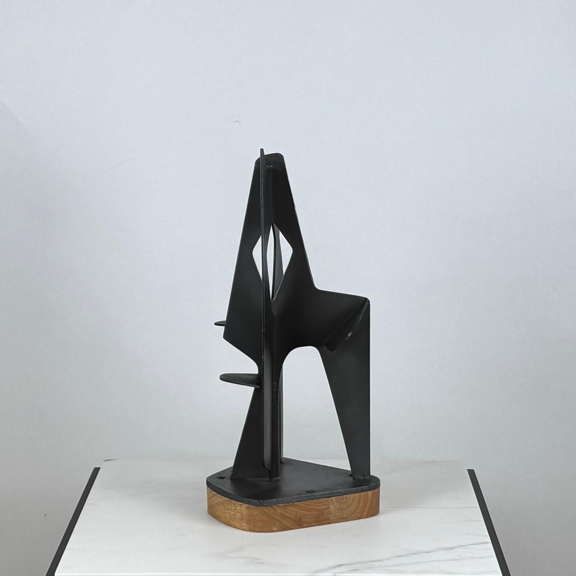 Américain John-Paul Philippe Sculpture abstraite sur base Woods en vente