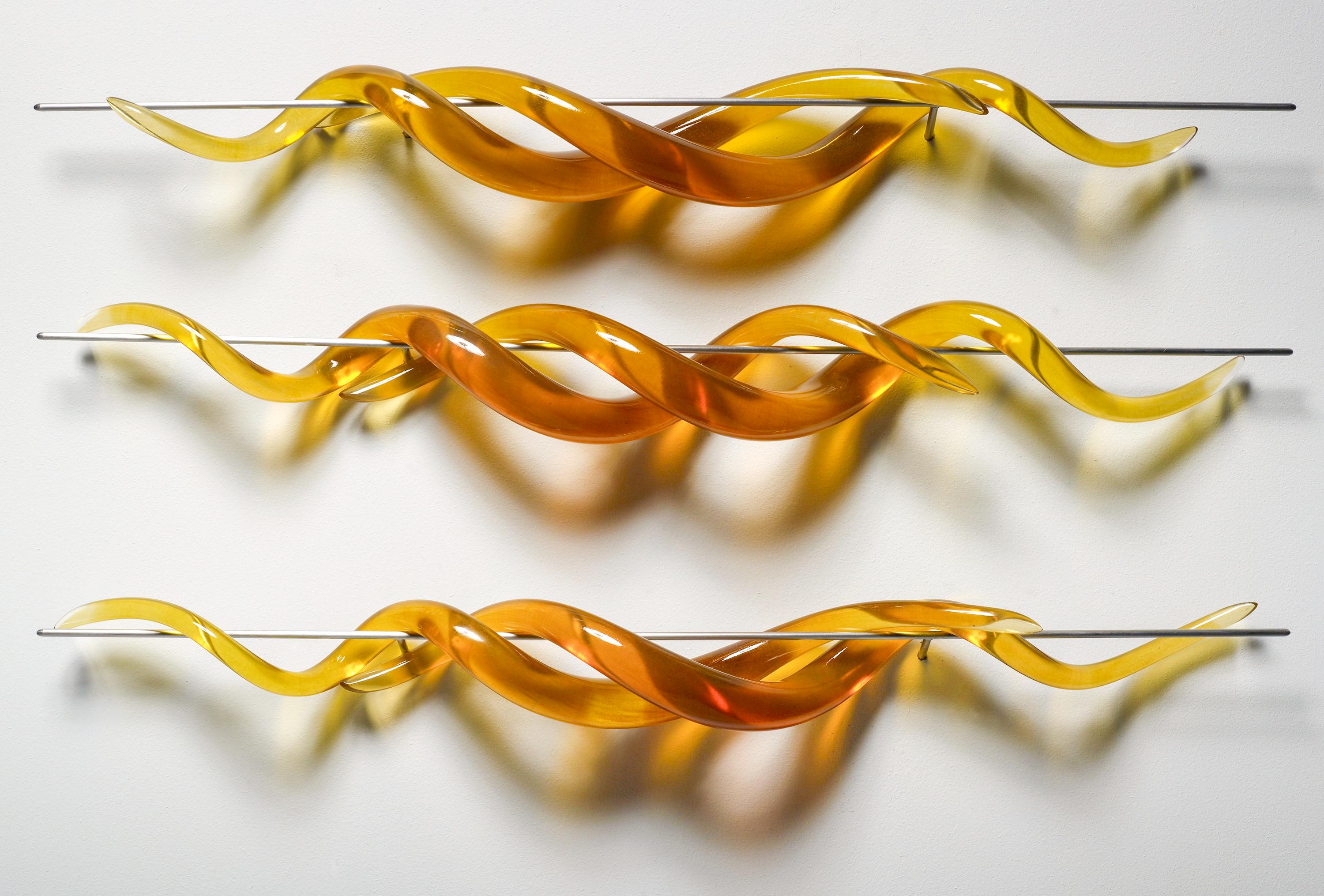 Dawn Breakers - Zeitgenössische Wandskulptur, handgeschmiedetes Glas, 20x38" – Sculpture von John Paul Robinson