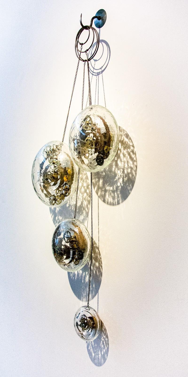 Bewegungen - elegante, mundgeblasenes Glas, Metall, abstrakte hängende Wandskulptur im Angebot 3
