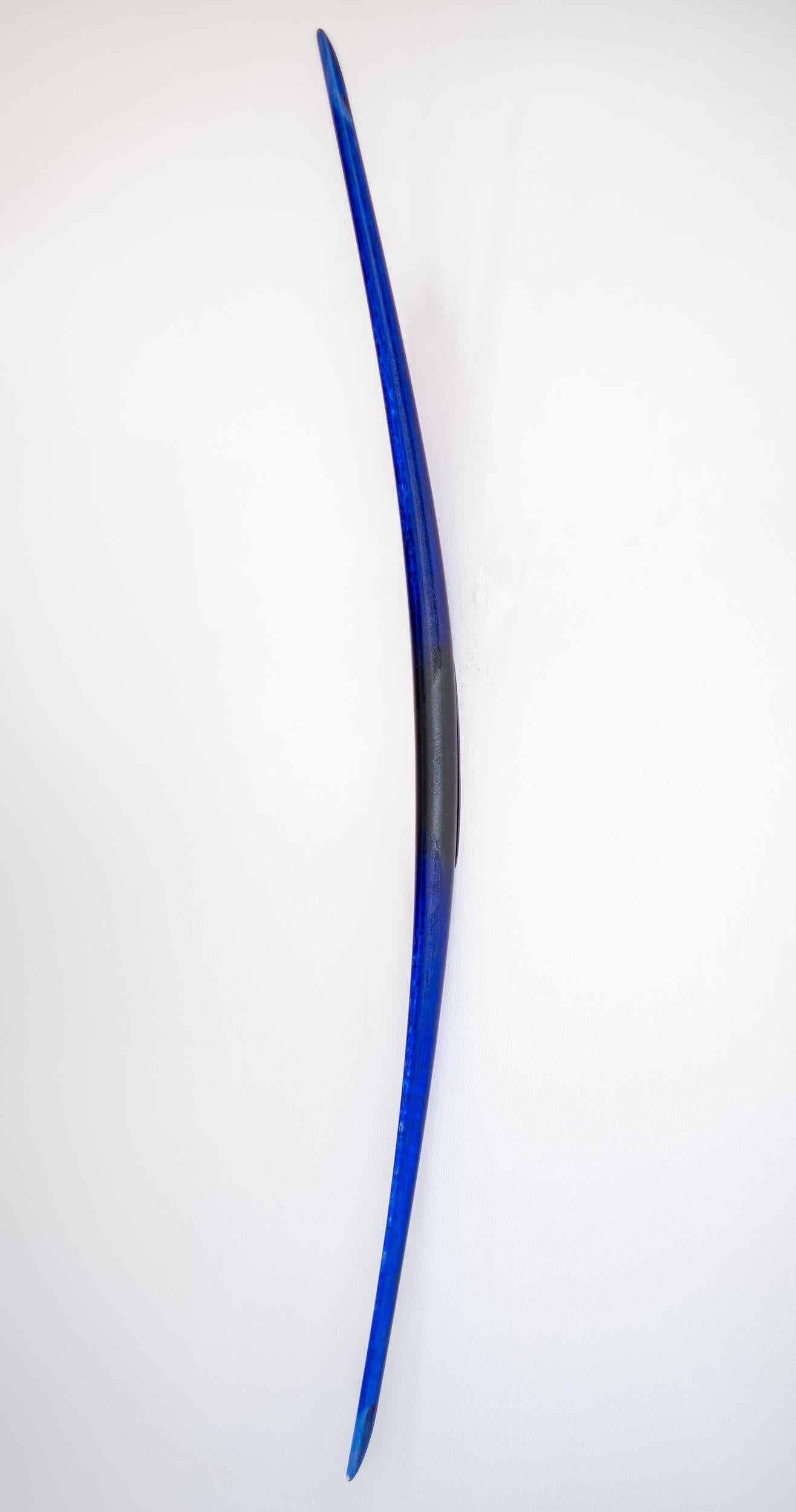 Night Transit - bleu, contemporain, verre massif, sculpture murale - Sculpture de John Paul Robinson