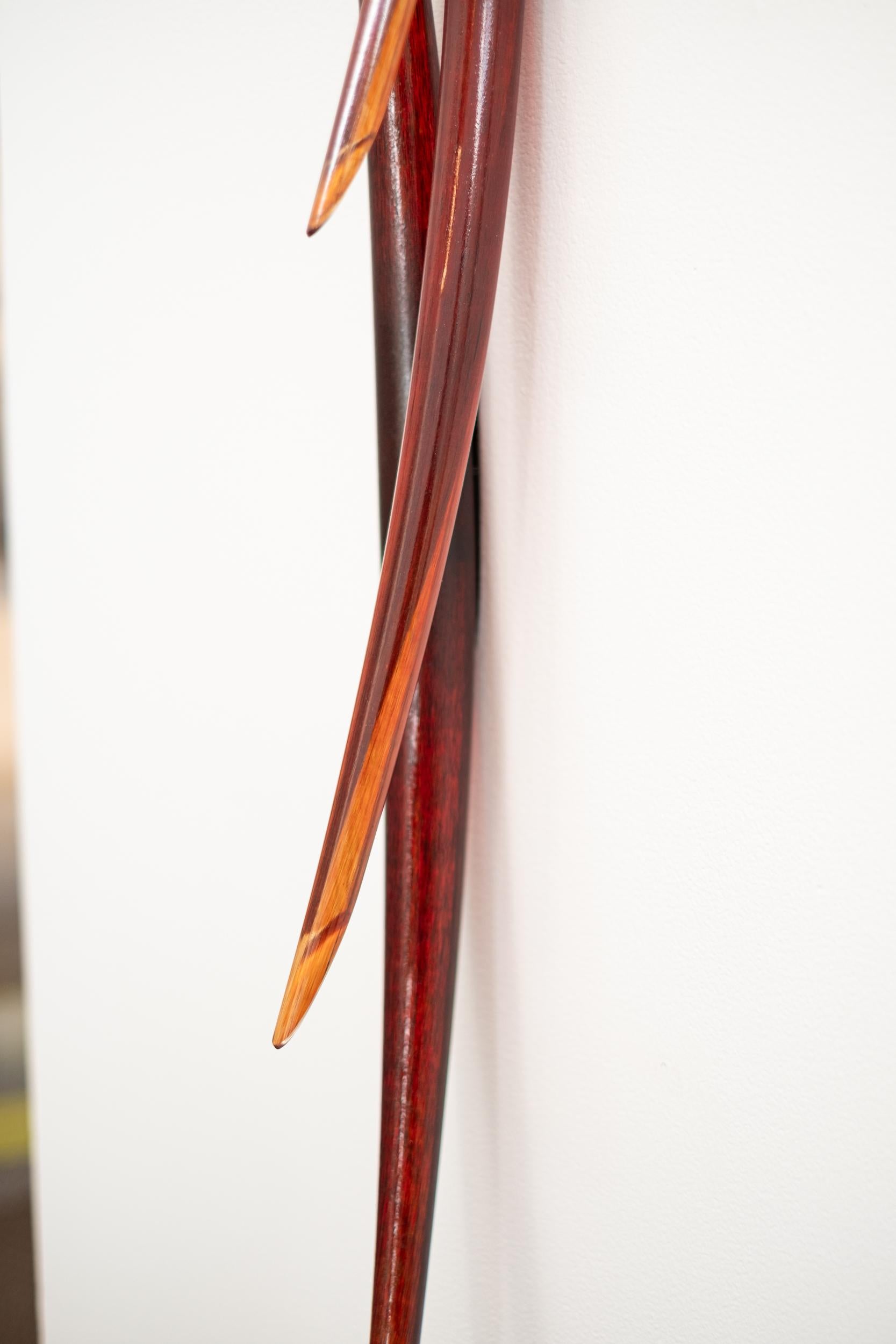 Turned Symmetry - bernsteinfarben, zeitgenössisch, Massivglas, Wandskulptur im Angebot 3