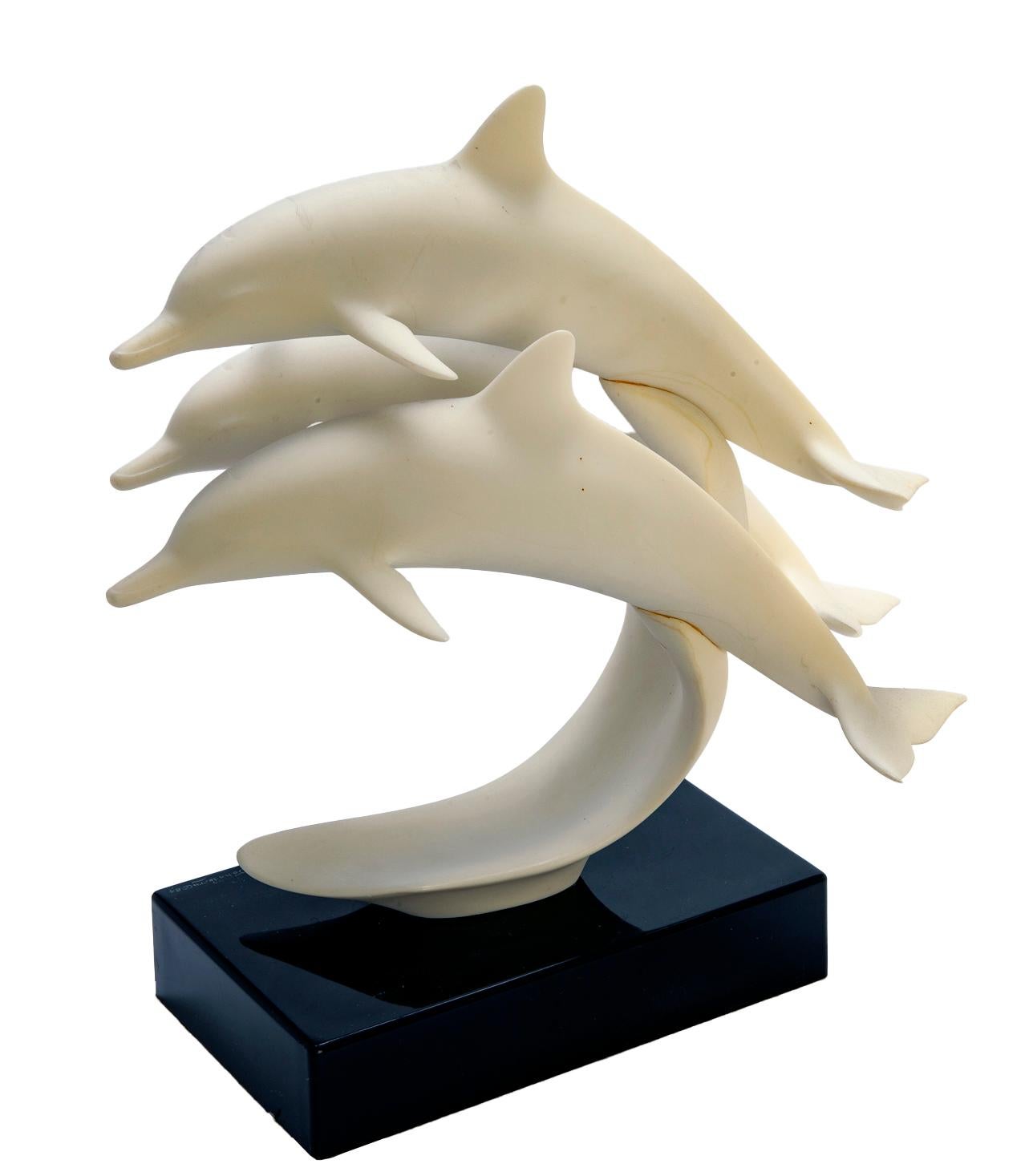 XX secolo Scultura di delfino di John Perry in vendita
