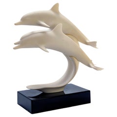 John Perry Delphin Skulptur