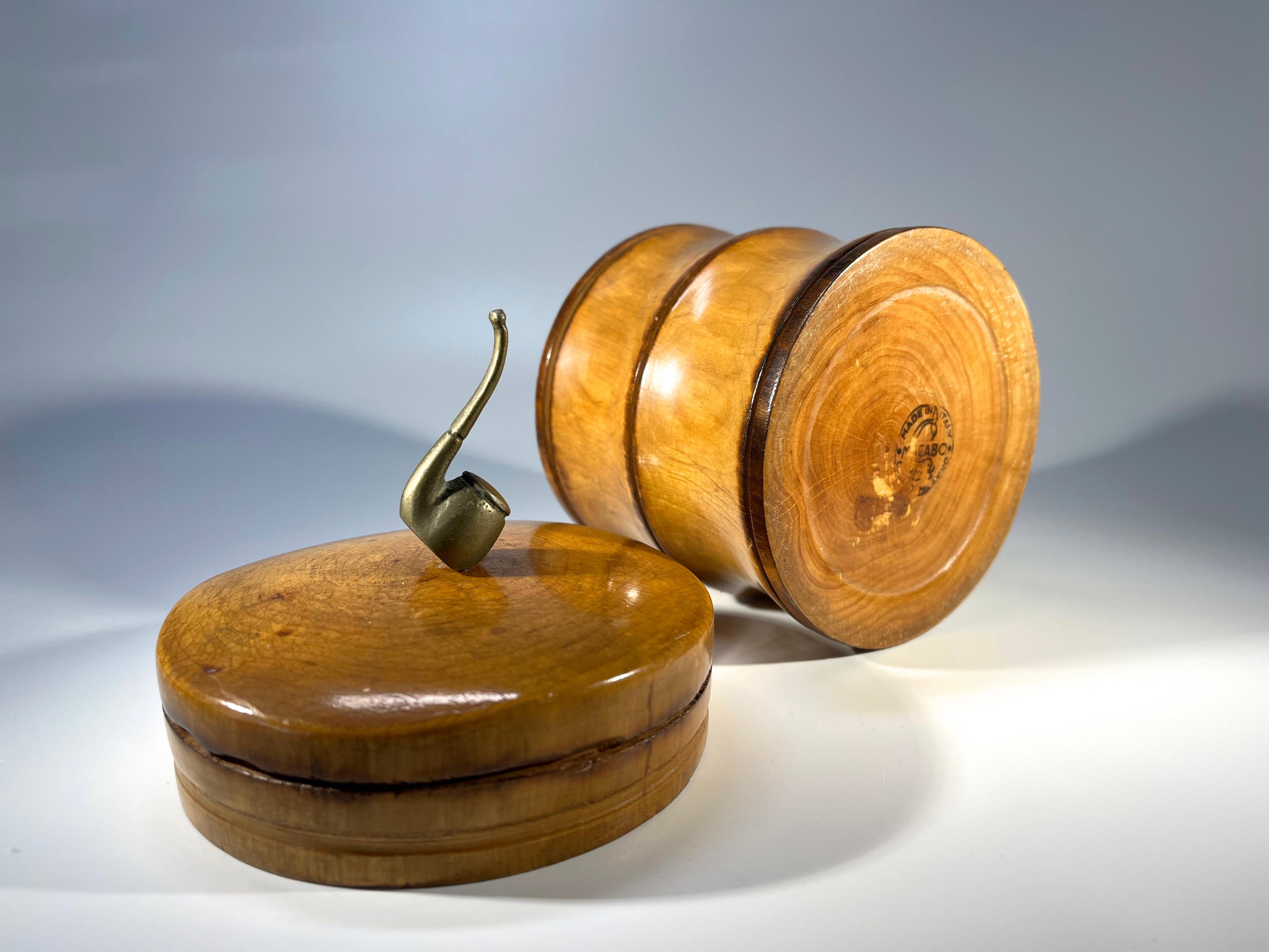 XX secolo Vaso per tabacco John Player Treen Humidor di Macabo, Milano, Italia, circa anni '50 in vendita