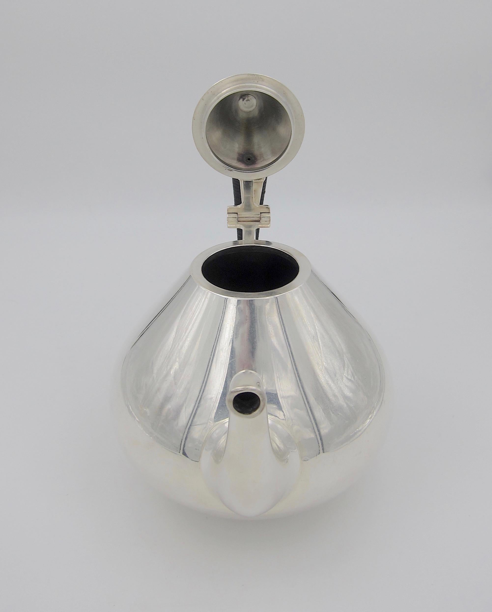 John Prip Midcentury Dimension Coffee Pot for Reed & Barton In Good Condition In Los Angeles, CA
