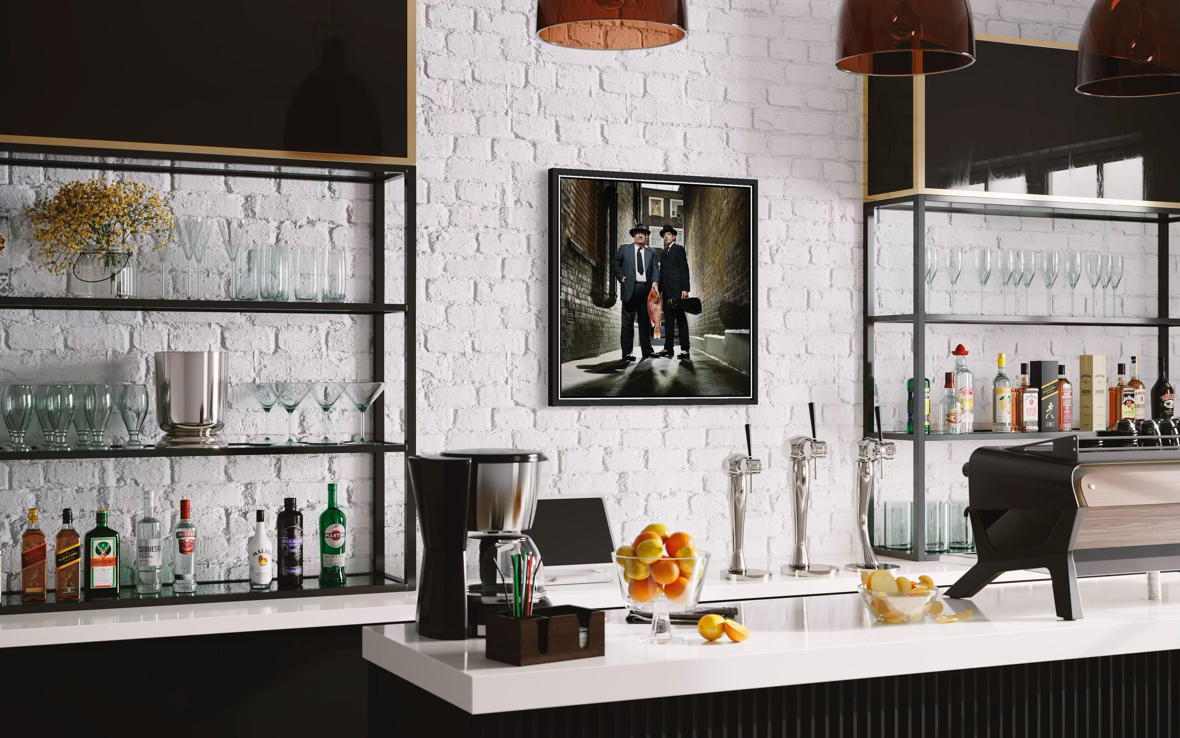 Chefs: Carluccio and Locatelli with Fish and Violin, England, Large Photograph en vente 2