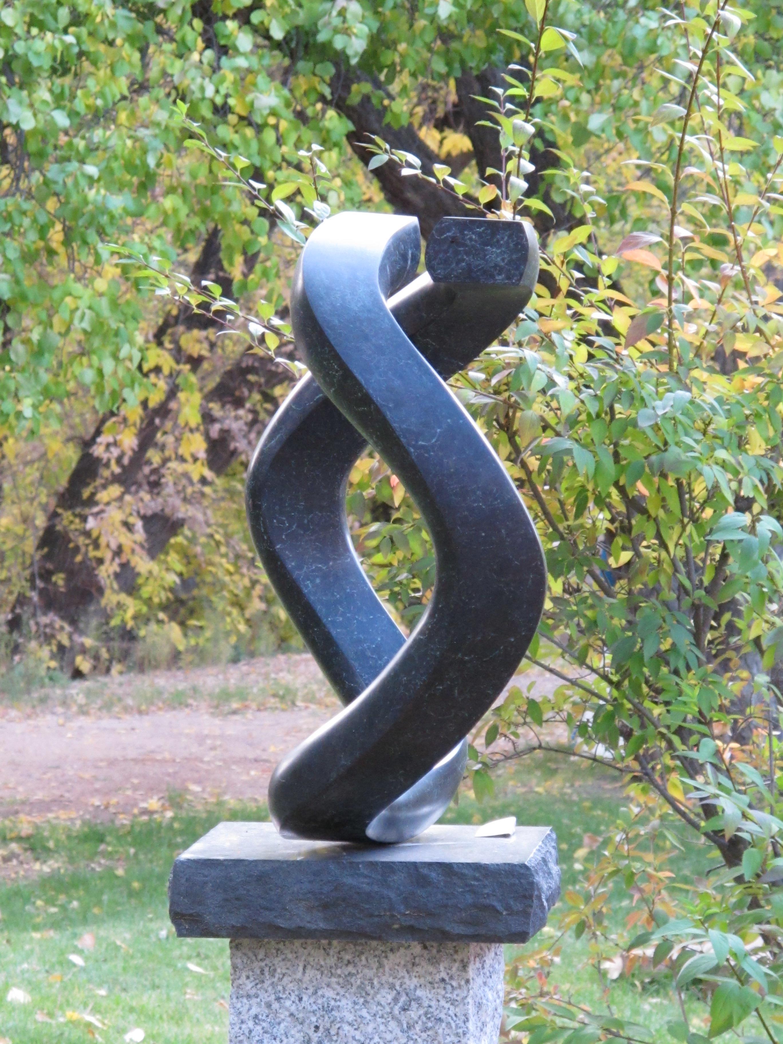 Oh, de John Reeves, giratorio, bronce, escultura, cambio de forma, granito, edición en venta 2