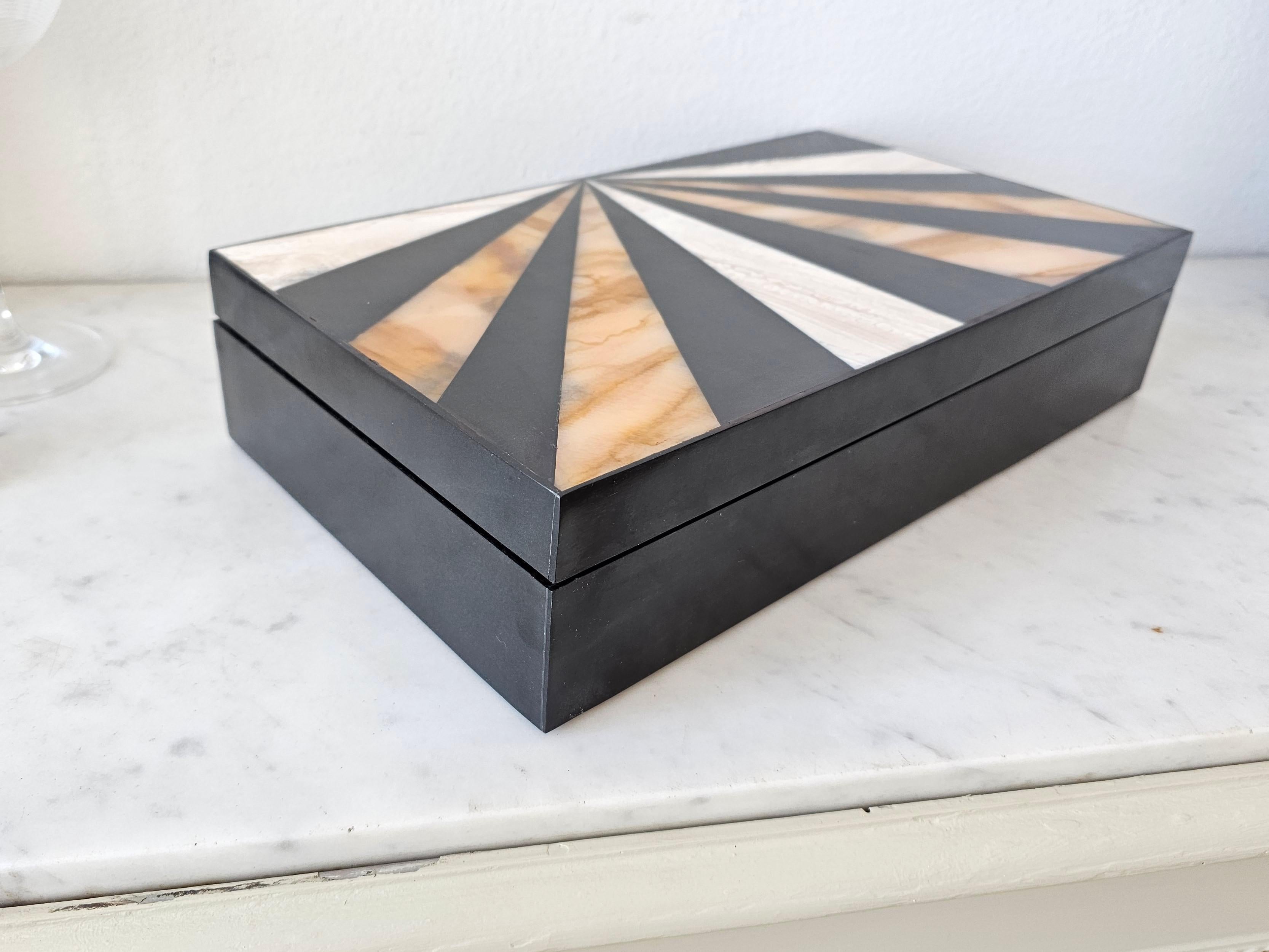 John Richard Attrib Schwarz lackiert Sun Rise Intarsien Tisch Box  (21. Jahrhundert und zeitgenössisch)