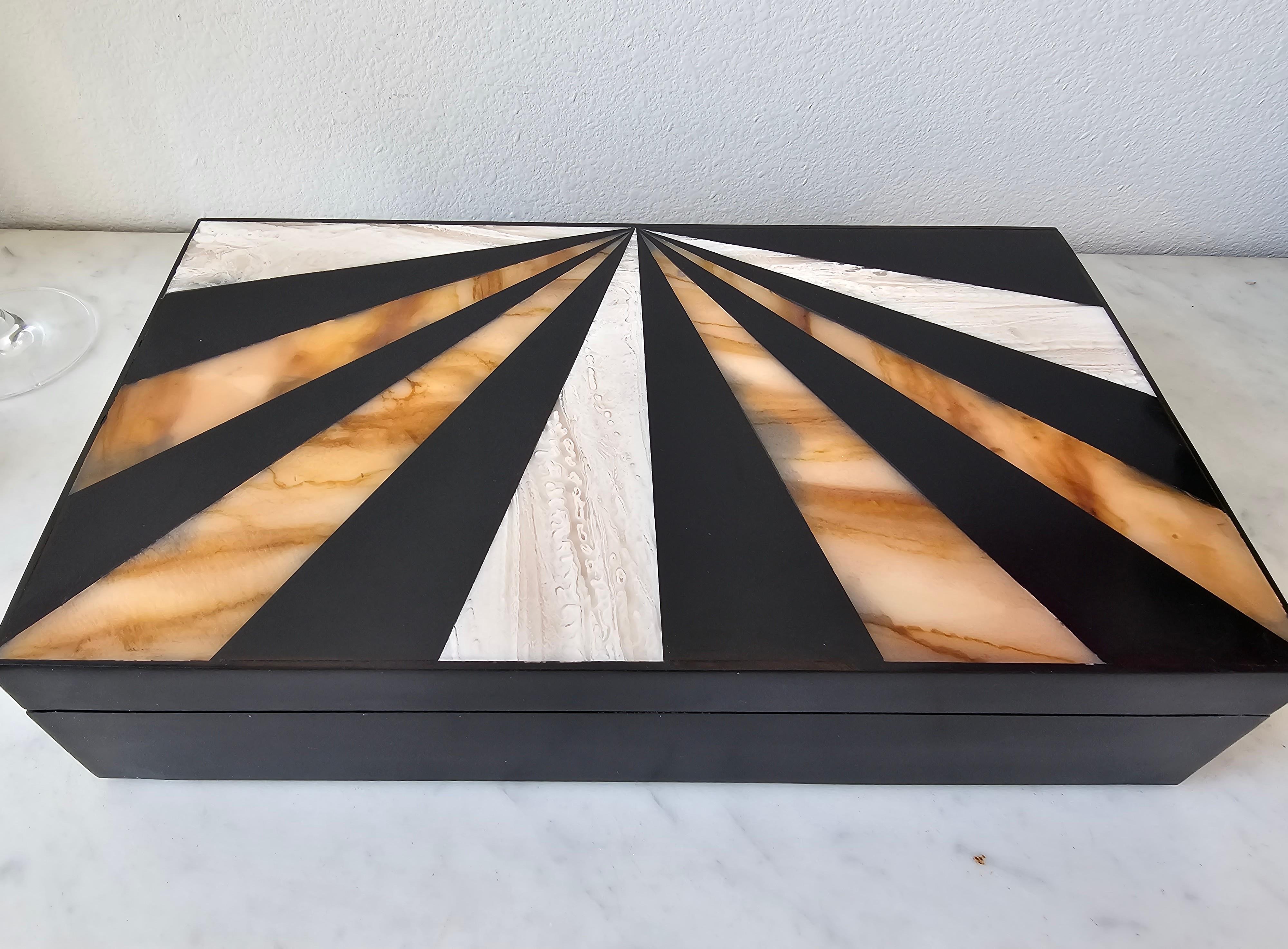 XXIe siècle et contemporain Boîte de table laquée noire incrustée Sun Rise de John Richard Attrib 