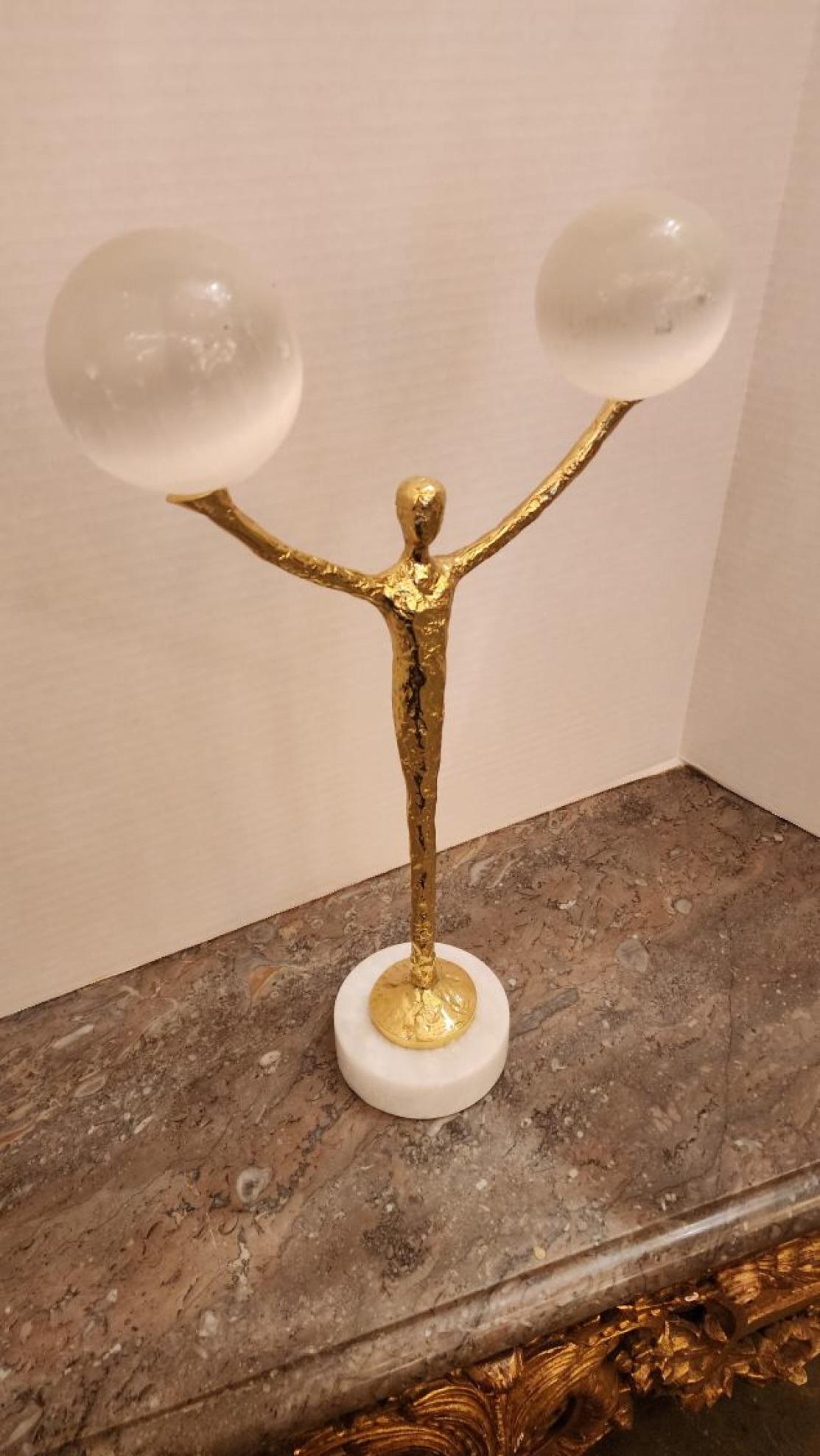 XX secolo A. Richard Figura in ottone con due sfere di selenite in vendita