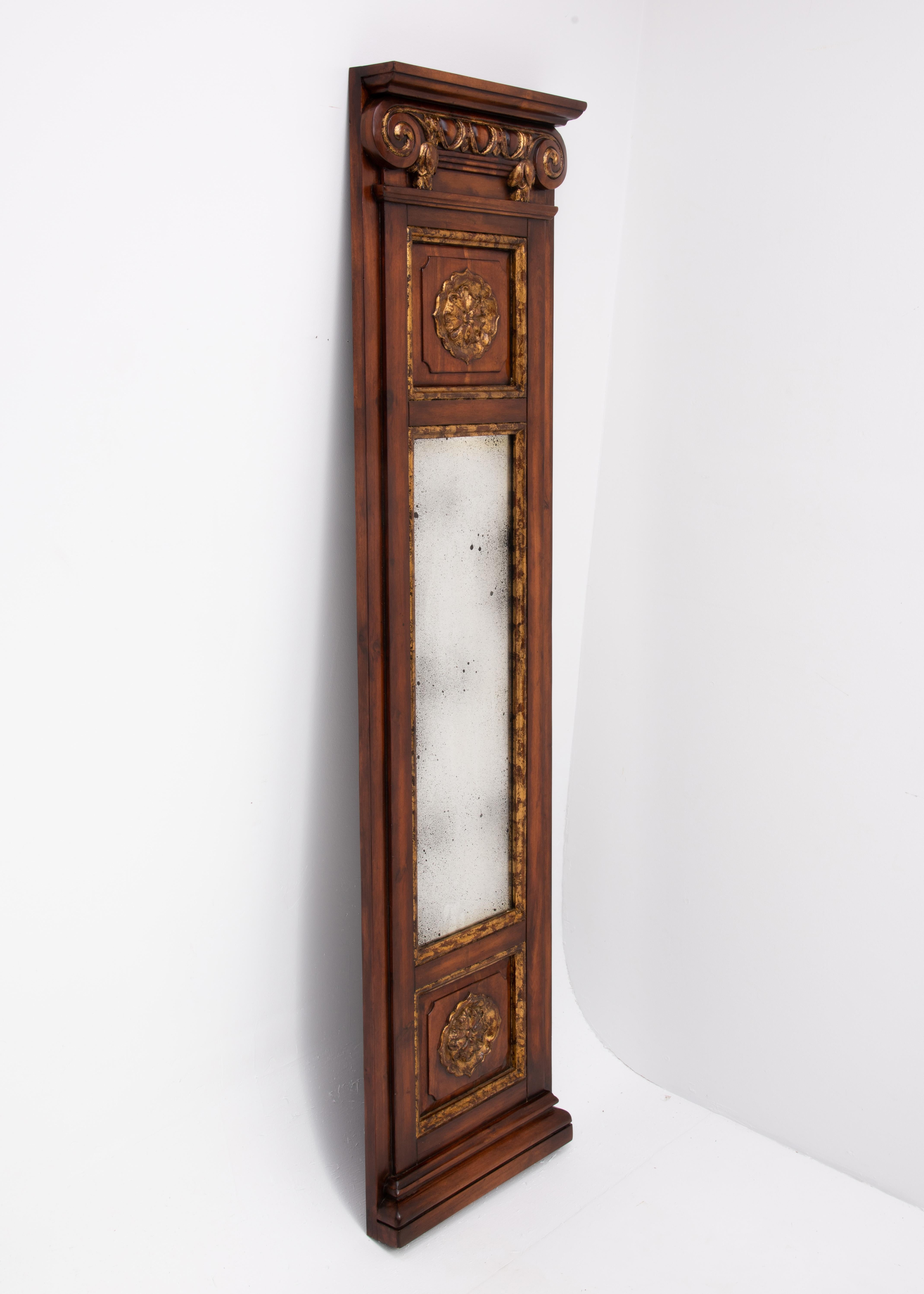 John-Richard Eglomisé Gilt Floor Hall Hanging Mirror (miroir à suspendre) Bon état - En vente à Forest Grove, PA