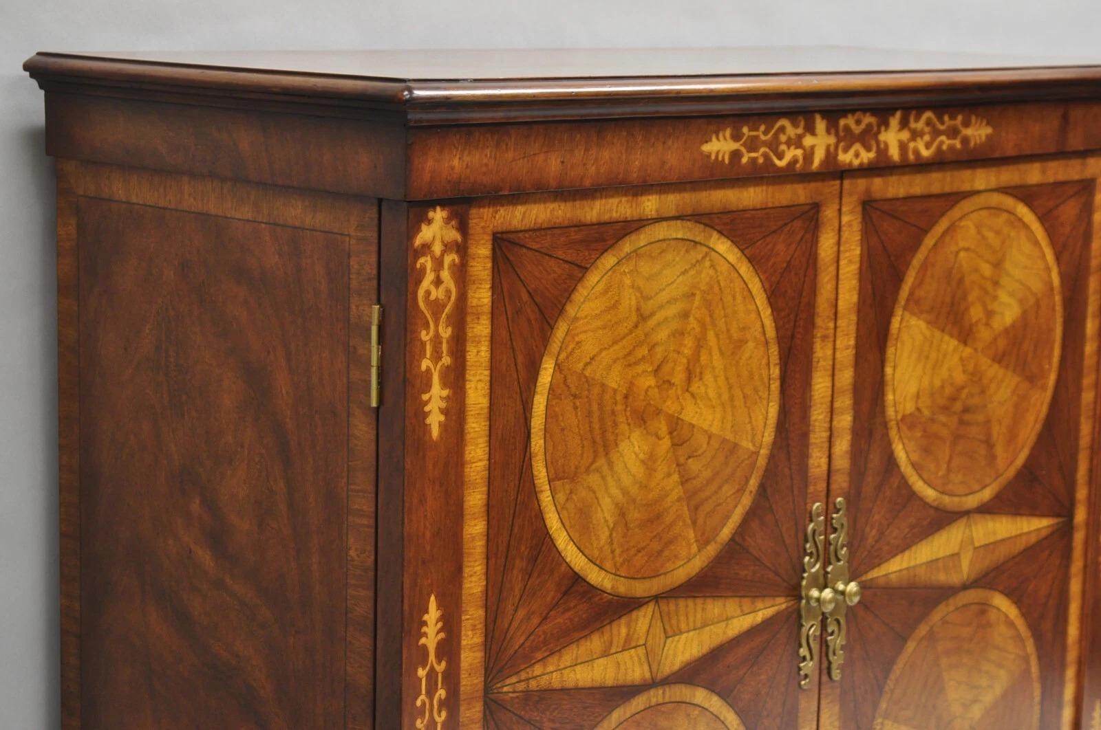 John Richard, mobile credenza con intarsi in legno di radica in stile georgiano in vendita 1