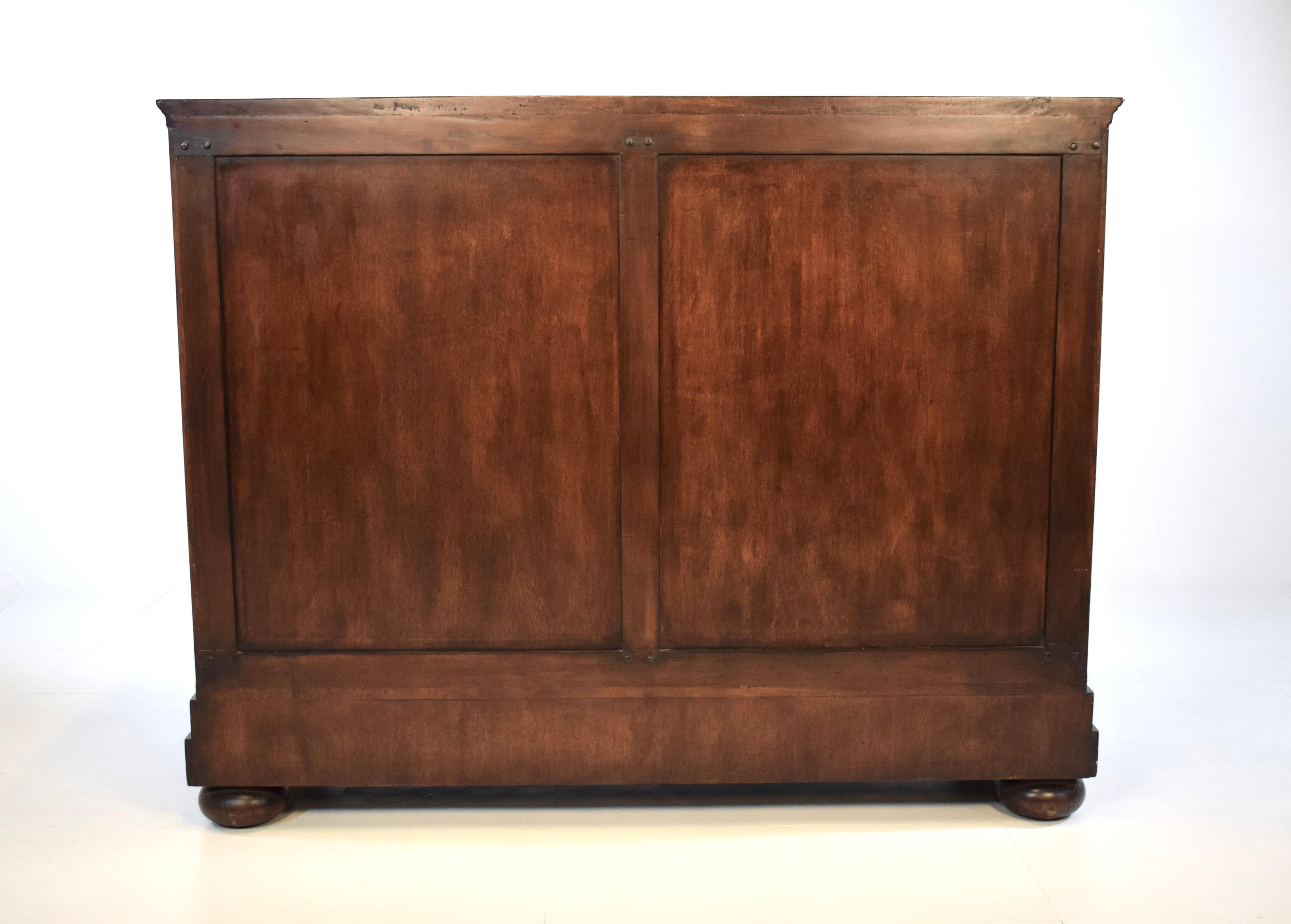 John-Richard English Regency Brass Grill Armadio libreria a due ante in vendita 4