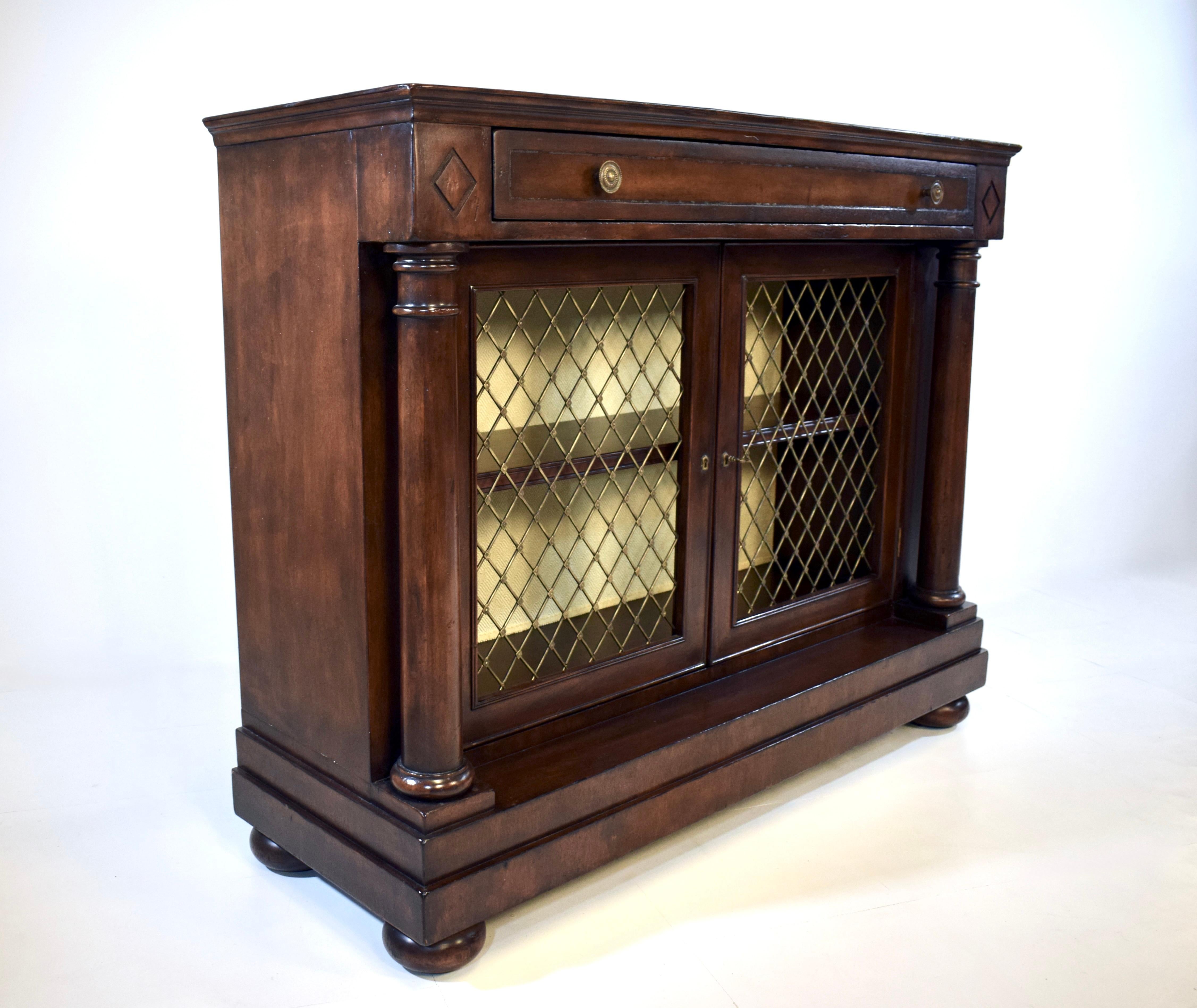 Ottone John-Richard English Regency Brass Grill Armadio libreria a due ante in vendita