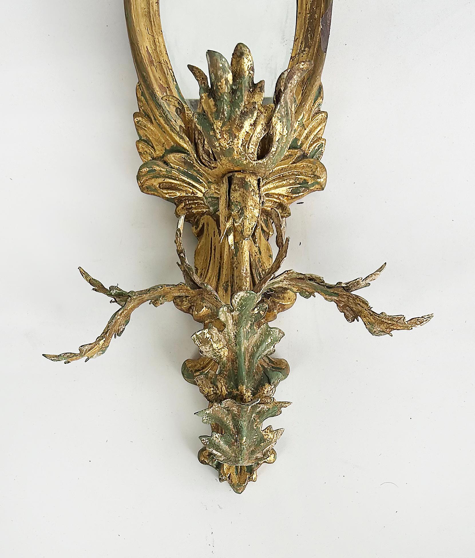 John Richard Giltwood, vergoldetes Metall, verspiegelte Kerzenleuchter, nicht elektrifiziert, Paar im Zustand „Gut“ im Angebot in Miami, FL