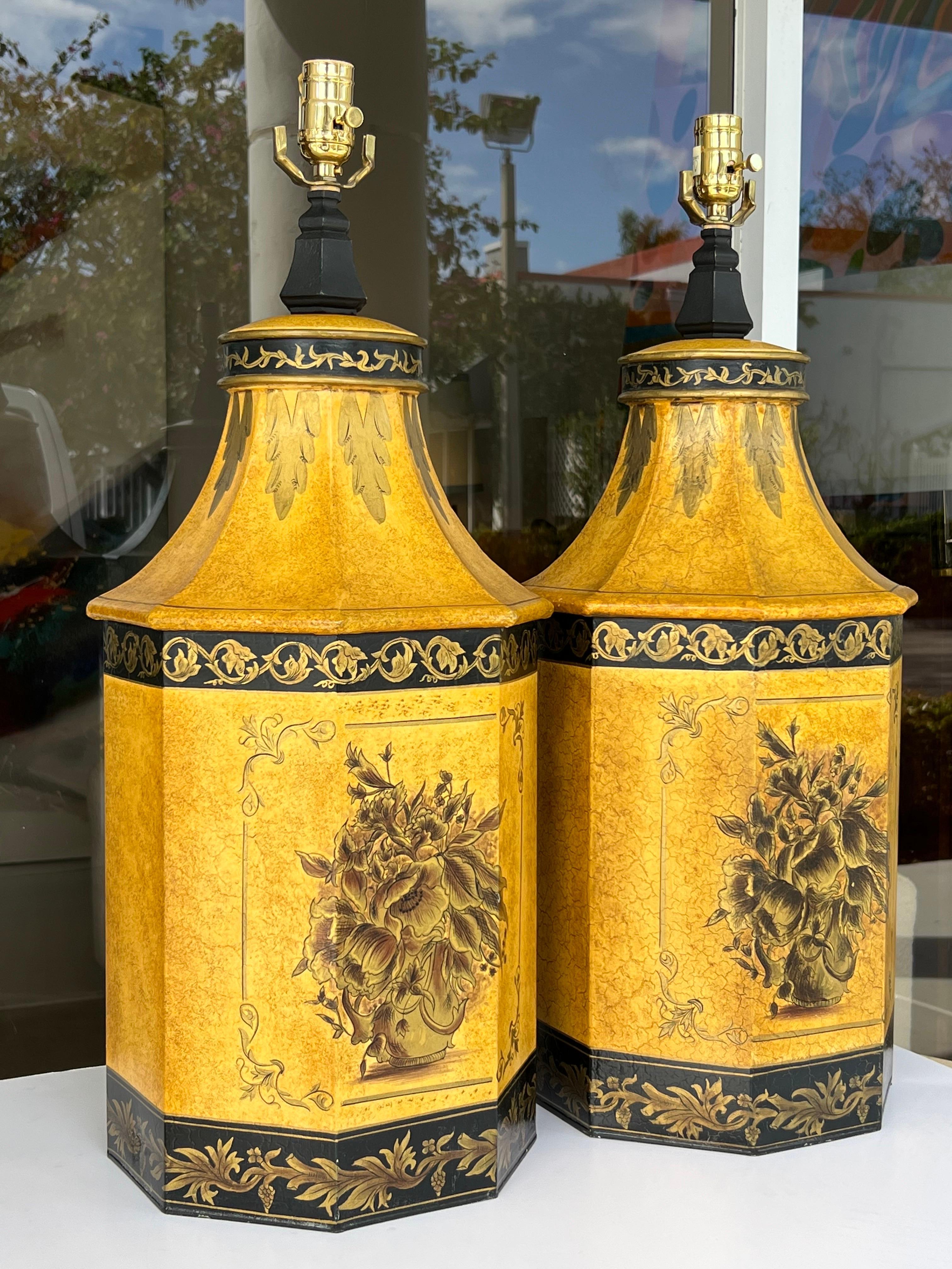John Richard Pair of Large Tole Table Lamps In Good Condition In Miami, FL