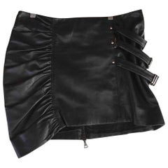 Traje con falda de piel John Richmond en negro