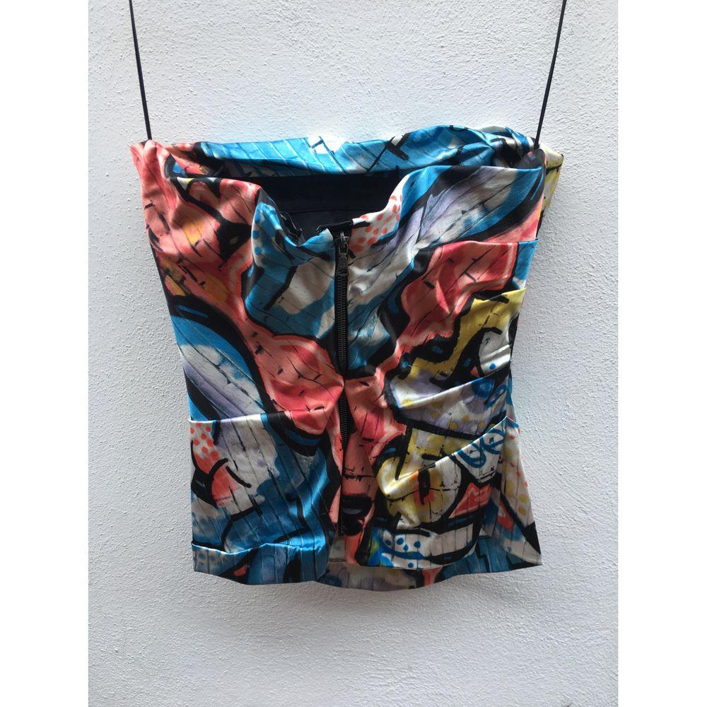 John Richmond Silk Corset in Multicolour

John Richmond bustier. 
In silk, polyamide, elastane. Street style \ graffiti fantasy. 
Size 42 it. Measures 40cm bust and 45cm long. 
Back zip closure. 
Excellent general conditions, shows signs of normal