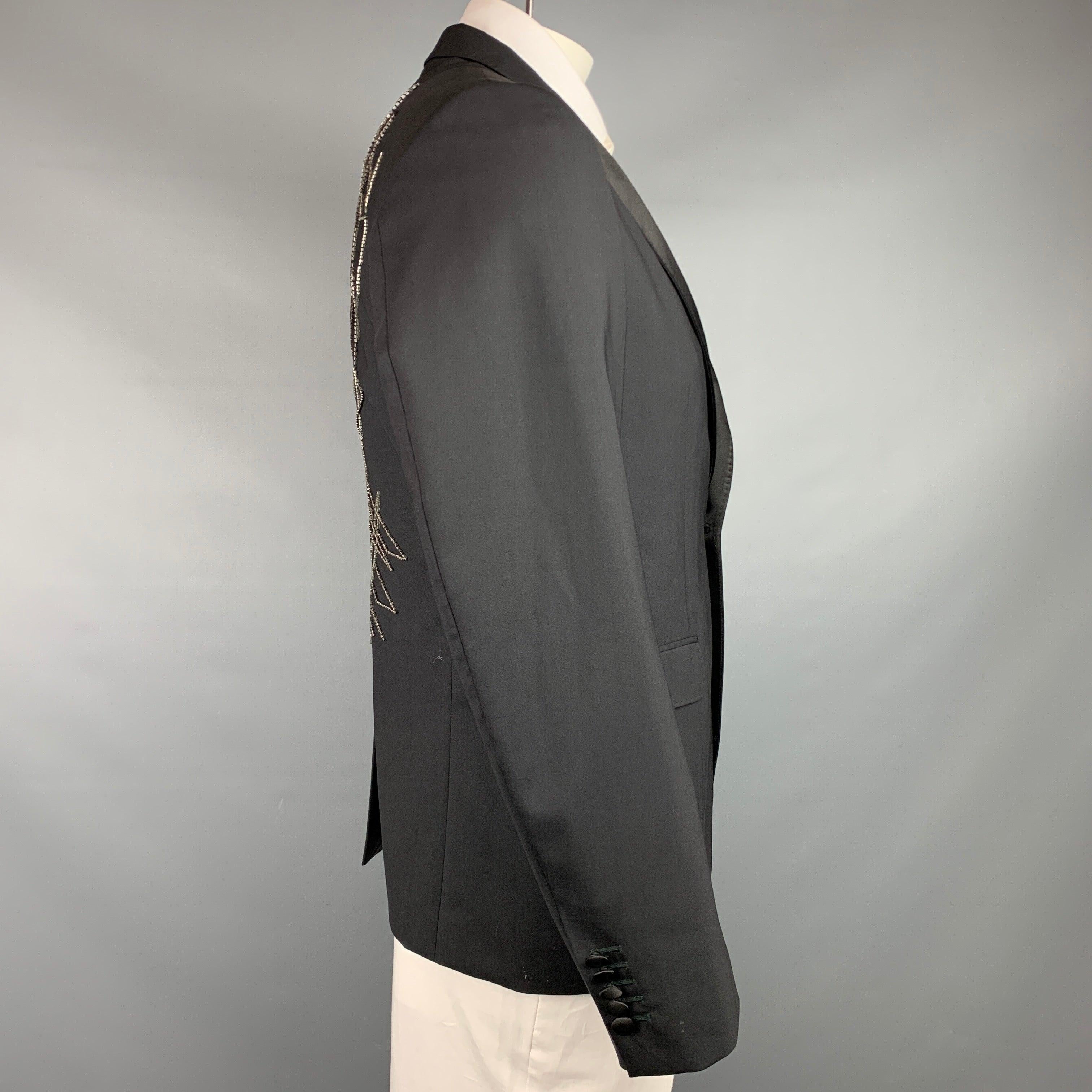 JOHN RICHMOND Size 42 Black Beaded Wool Peak Lapel Sport Coat In Good Condition For Sale In San Francisco, CA