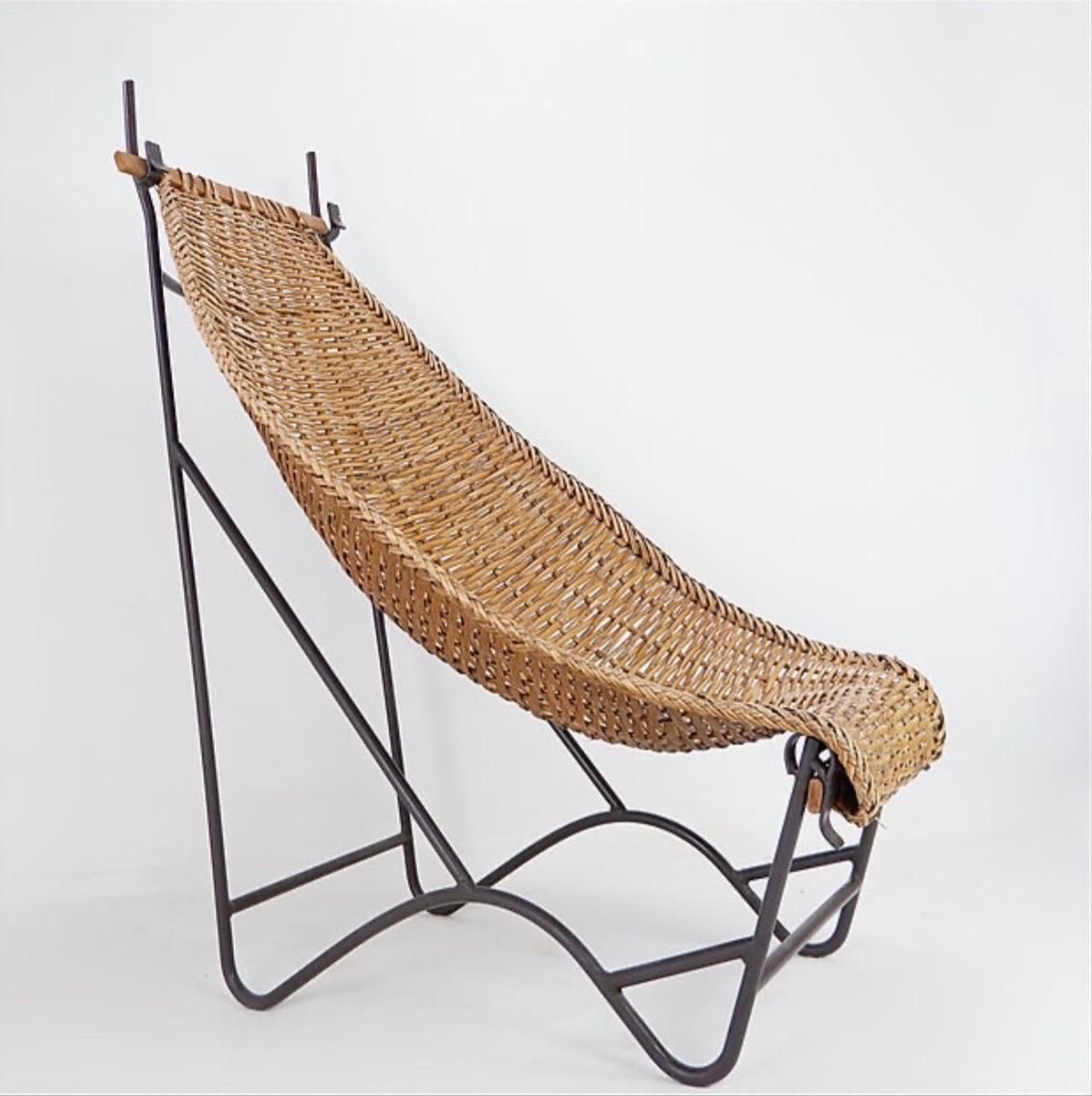 Silla de salón con respaldo alto estilo John Risley Hierro macizo / Mimbre Francia finales del siglo XX en venta