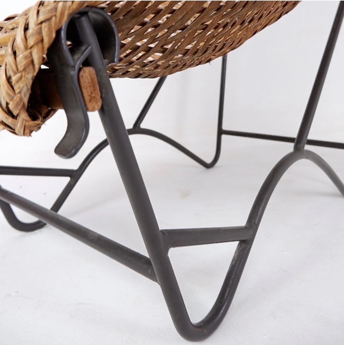 Silla de salón con respaldo alto estilo John Risley Hierro macizo / Mimbre Francia en venta 4