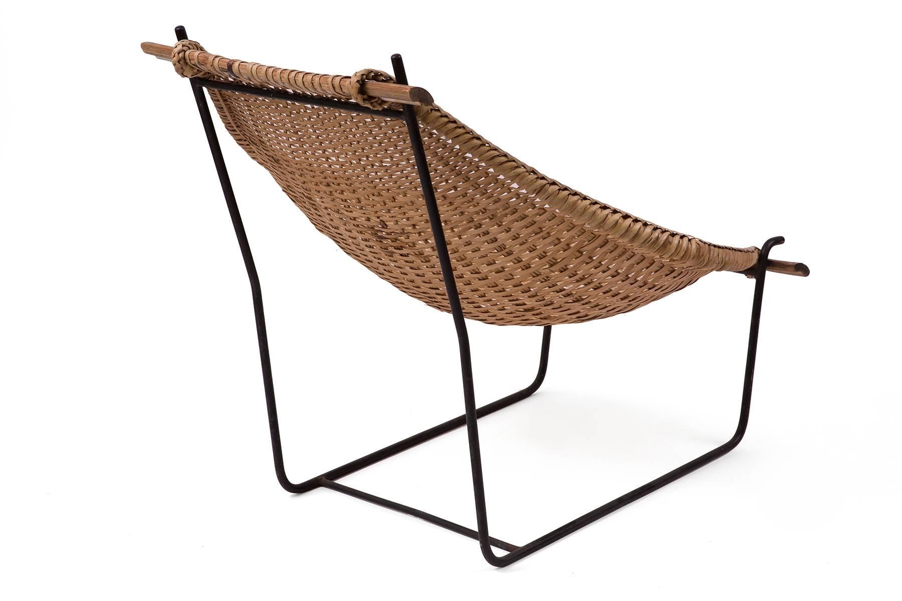 John Risley Wicker and Iron 1950s Chaise In Good Condition In Phoenix, AZ