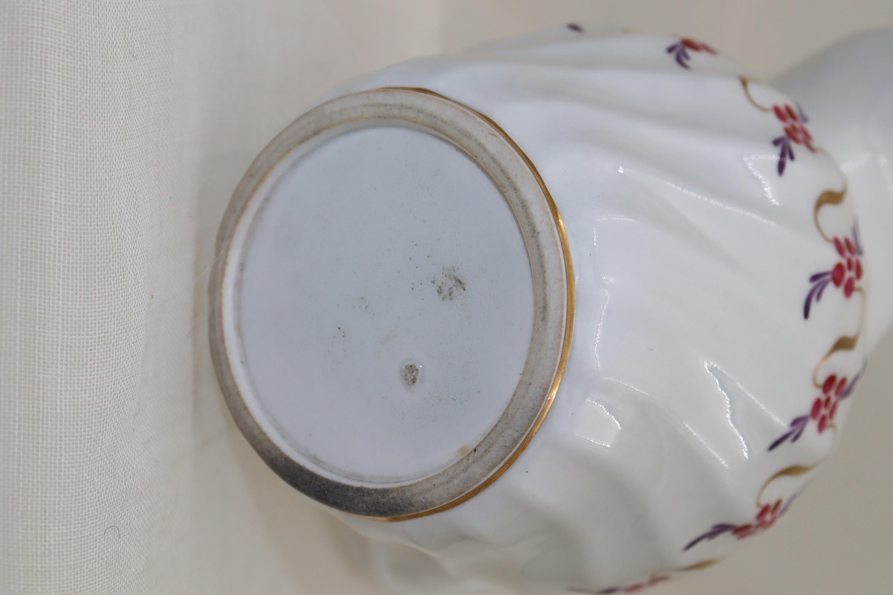 John Rose, Coalport fluted milk jug or creamer In Good Condition For Sale In East Geelong, VIC