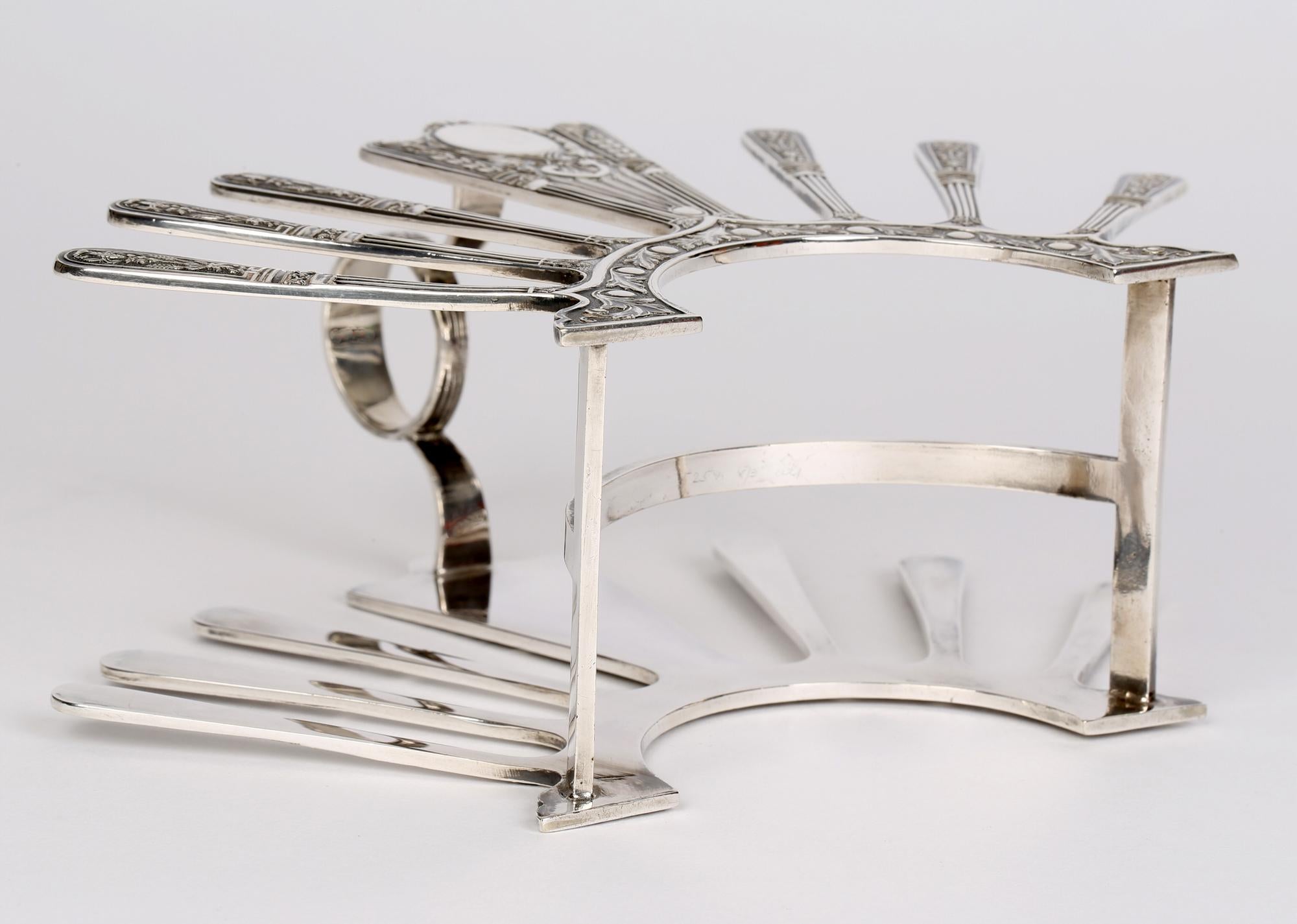 Porte-toast éventail en forme d'éventail en métal argenté John Round Sheffield Aesthetic Movement en vente 6
