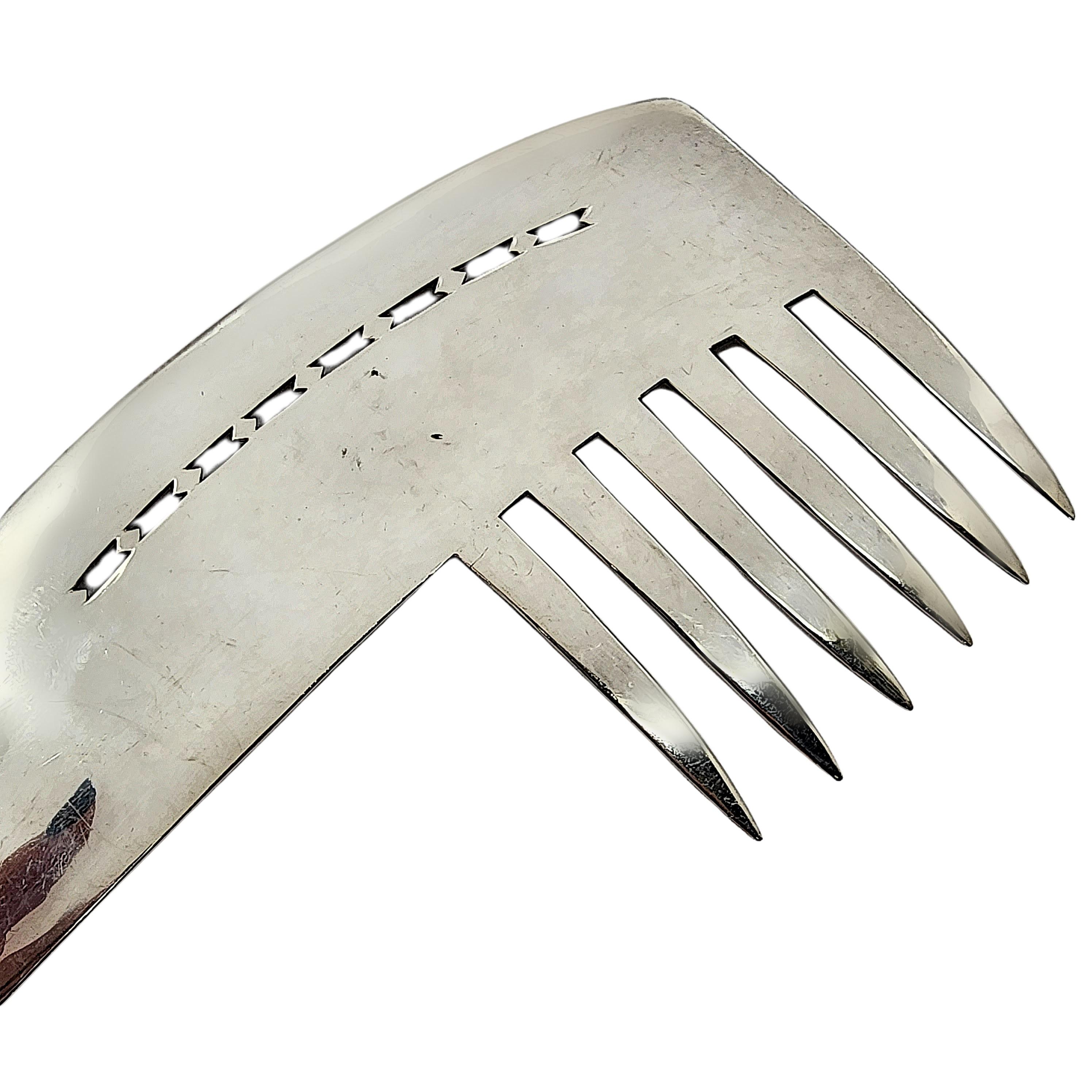 Antique sterling silver fish slice skinner by John Shekleton of London, England, circa 1800.

No monogram

This large fish slice features six skinning teeth, a small cut-out pierced pattern on the blade and a rounded handle.

Measures approx 11 1/2