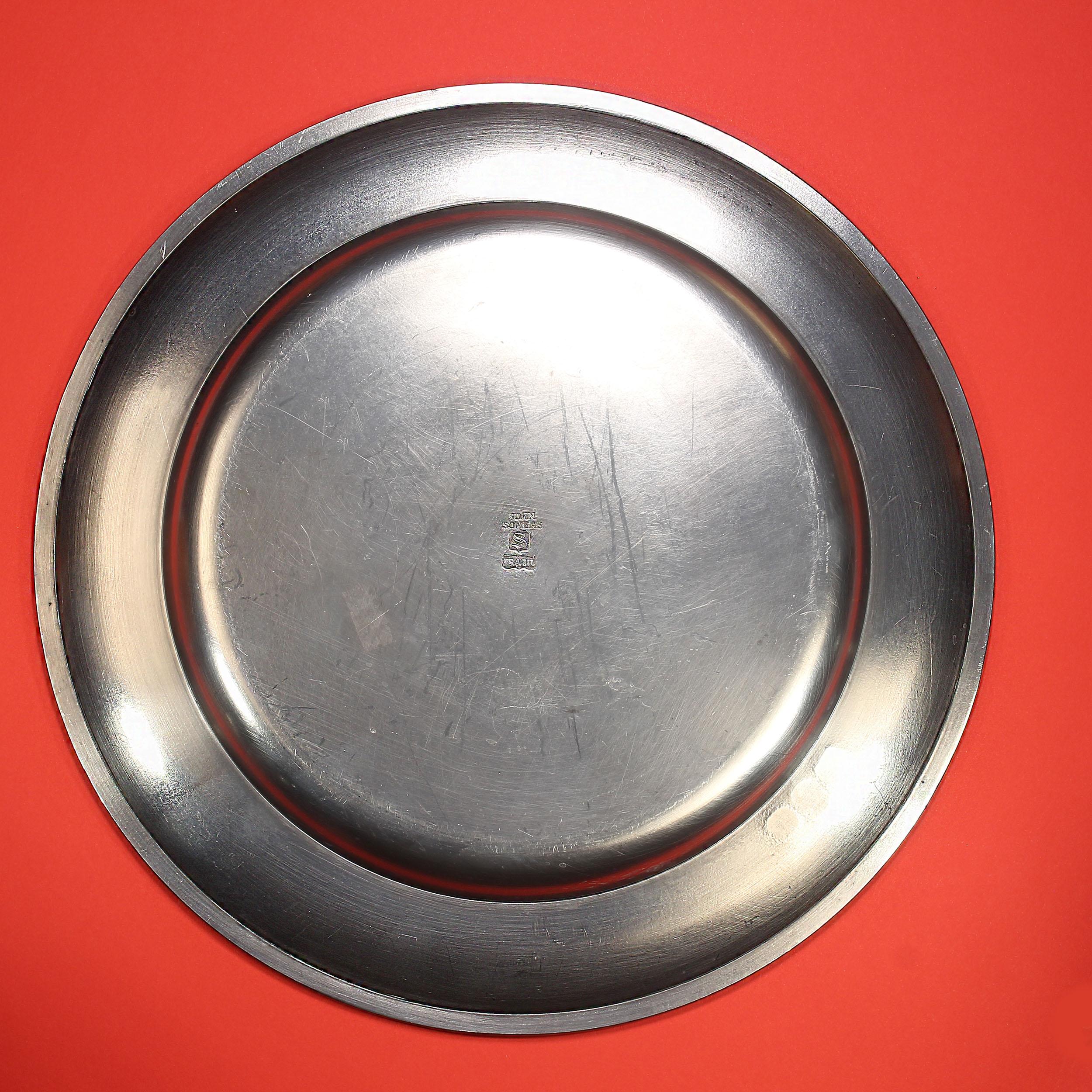 Plato de Servir Redondo de Peltre Brasileño de 11,5 Pulgadas John Somers en venta 5
