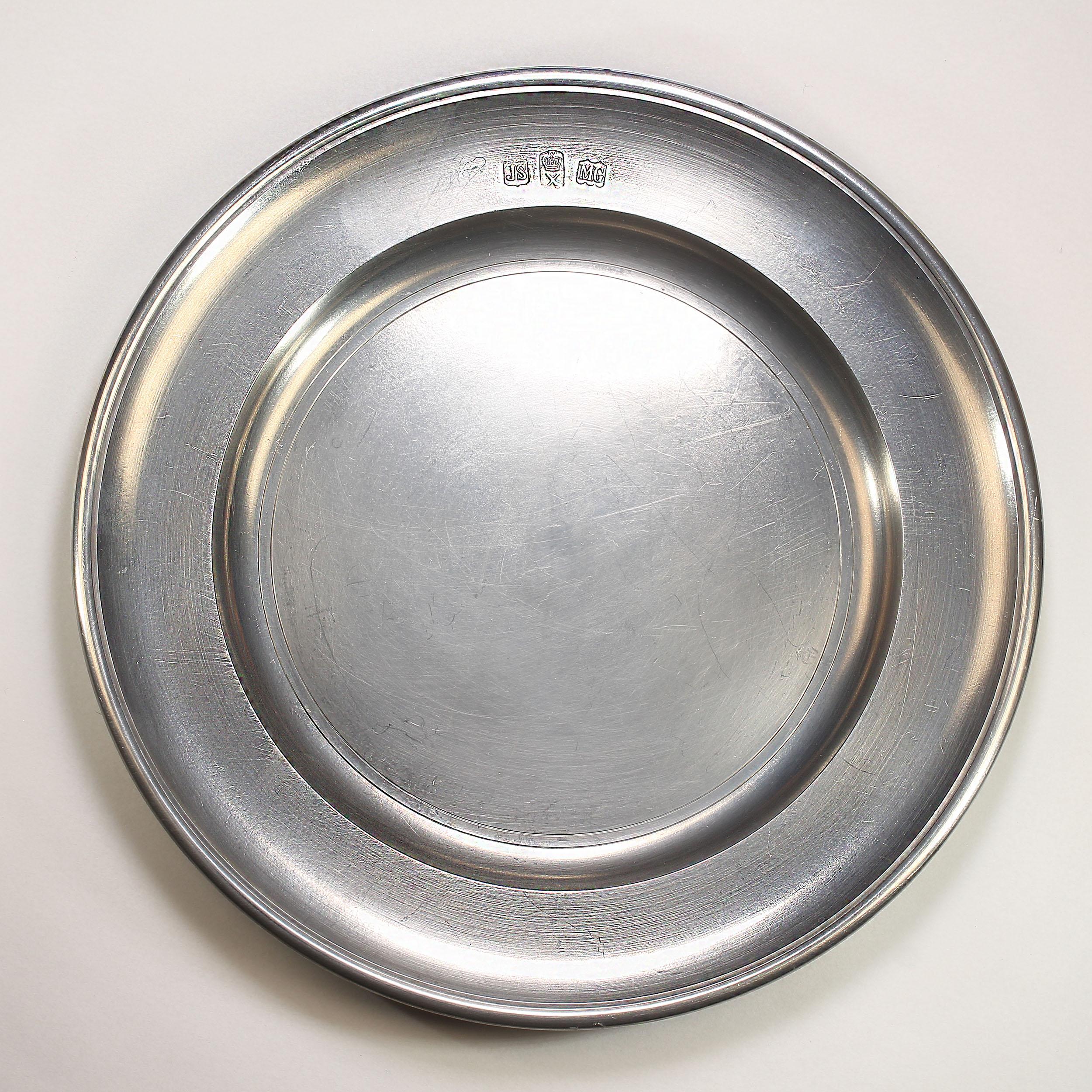 Plato de Servir Redondo de Peltre Brasileño de 11,5 Pulgadas John Somers en venta 7
