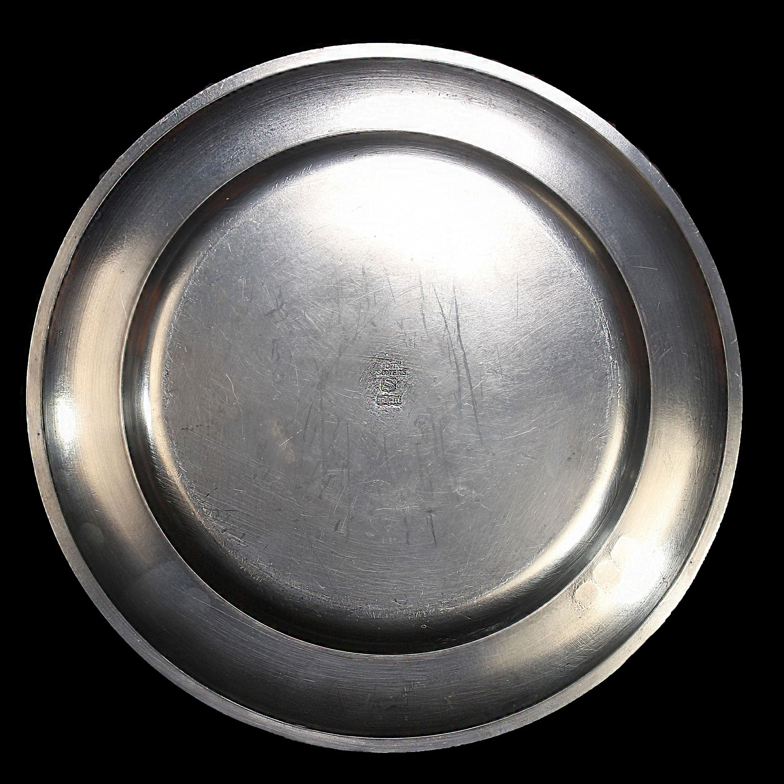 Plato de Servir Redondo de Peltre Brasileño de 11,5 Pulgadas John Somers en venta 4
