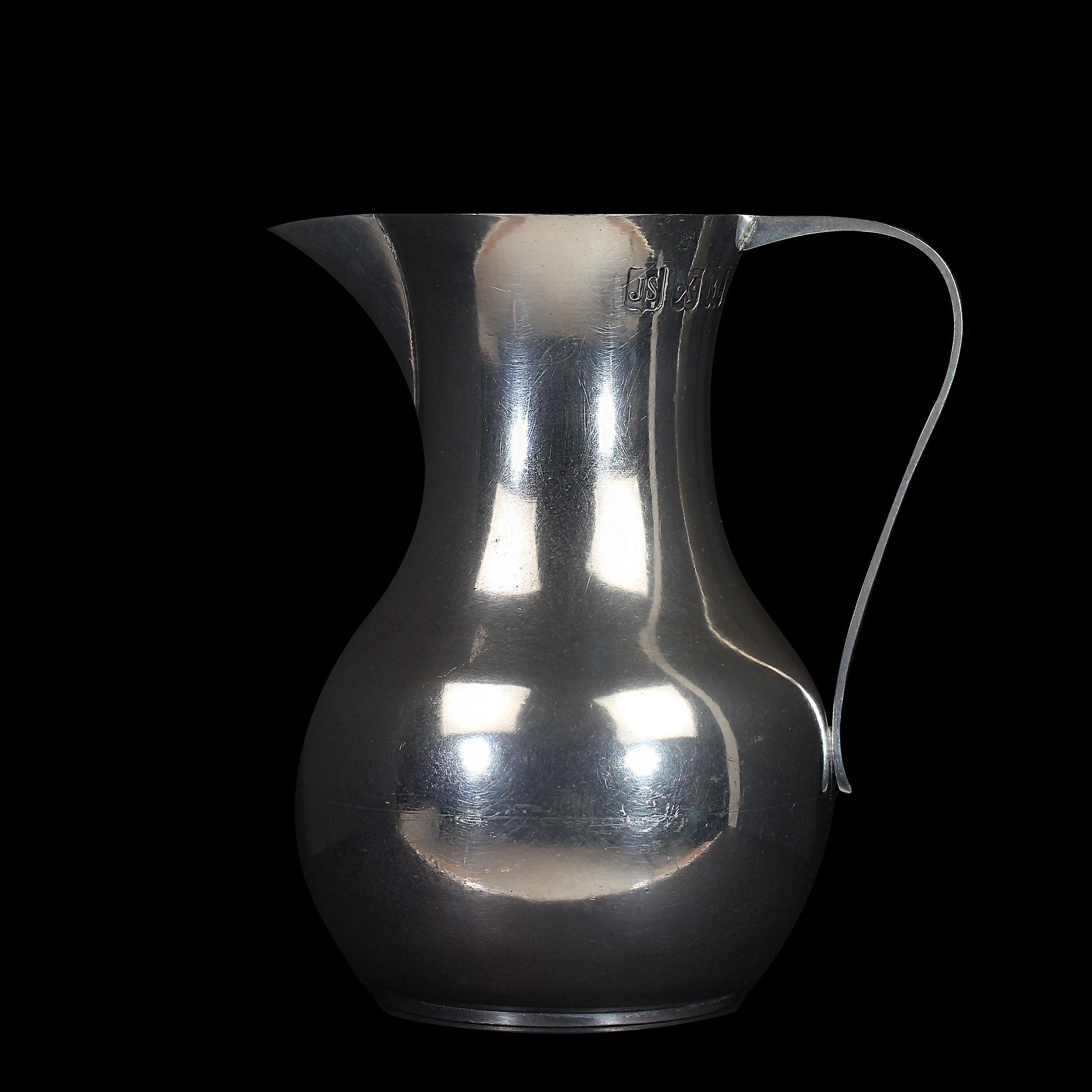 eleganter 6-Zoll-Perlenkrug von John Somers im Zustand „Gut“ im Angebot in Raleigh, US