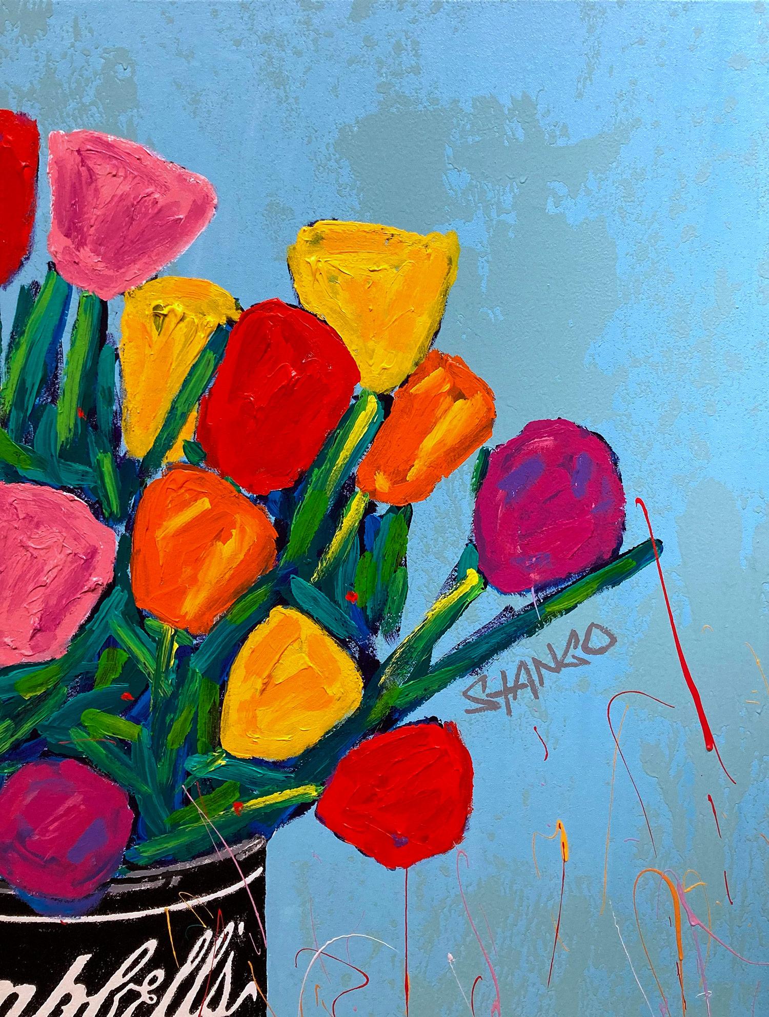 Un grande pezzo pop che raffigura l'iconica zuppa di pomodoro Campbell's di Andy Warhol con in mano un colorato bouquet di tulipani. L'artista è in grado di coinvolgere l'osservatore con luci e ombre contrastanti e con la pittura gettata,