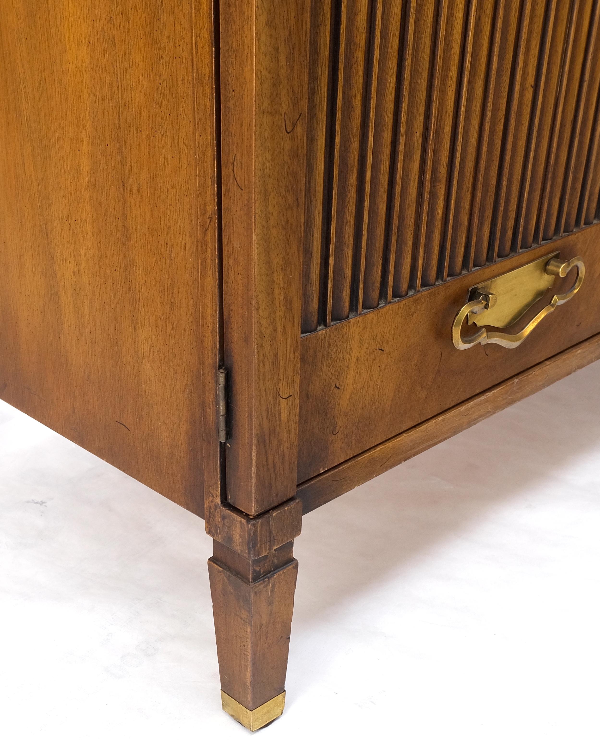 John Stuarts, comò lungo in noce di metà secolo, credenza in ottone MINT! in vendita 2