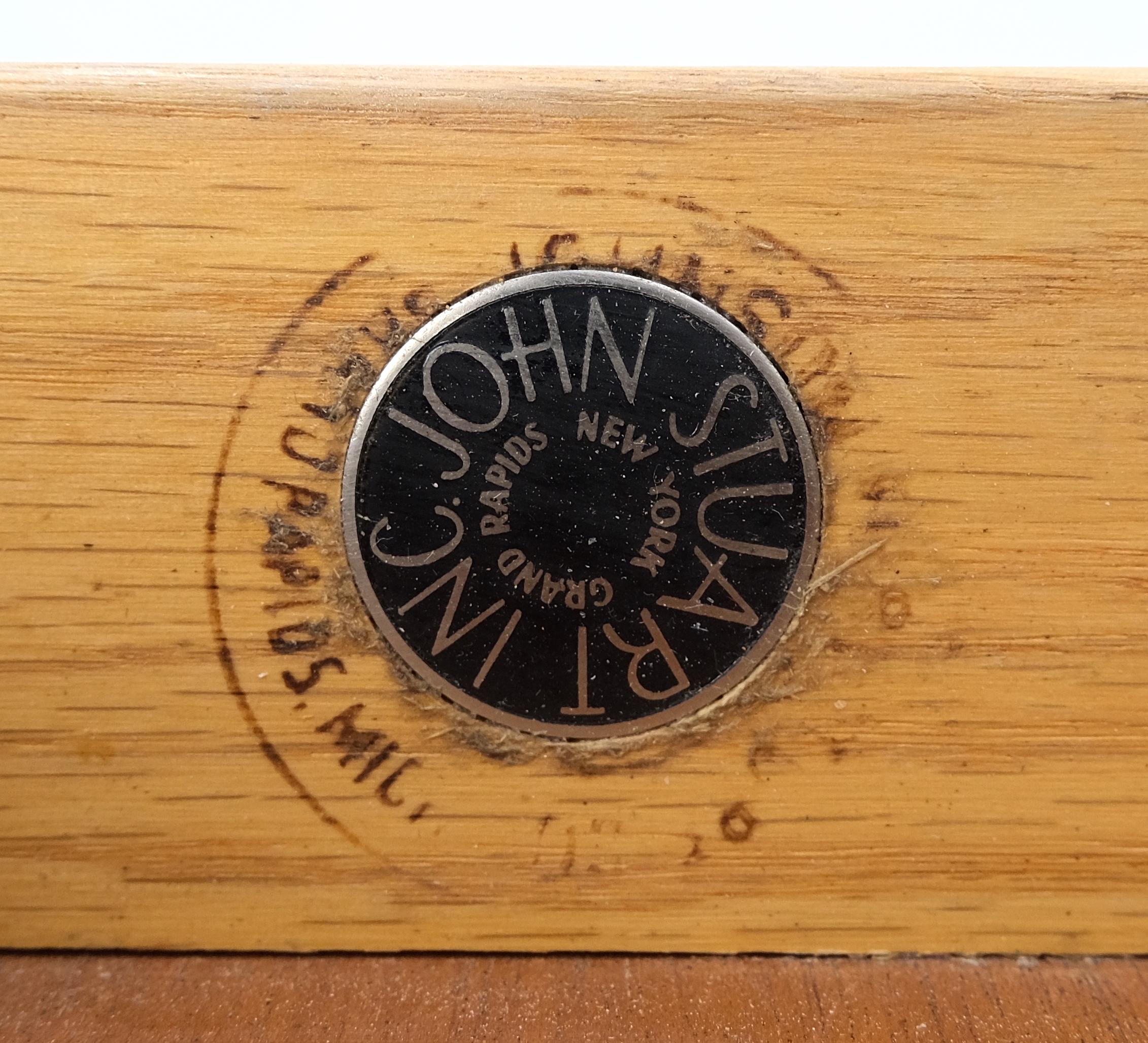 Laqué John Stuart American Mid-Century Modern - Crédence longue en noyer et laiton MINT ! en vente