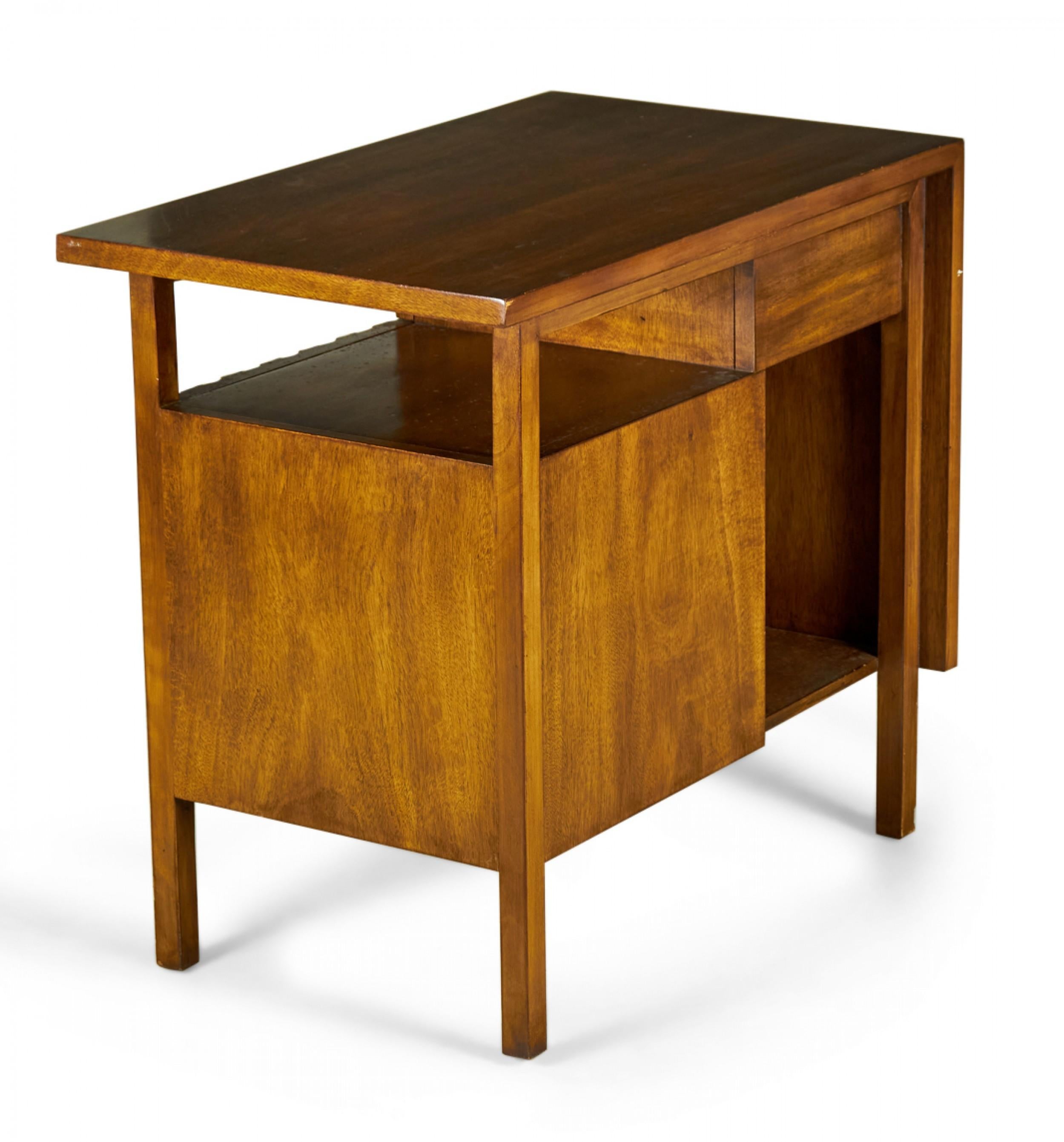 John Stuart American Mid-Century Walnut Slat Front Right Cabinet Nightstands In Good Condition For Sale In New York, NY