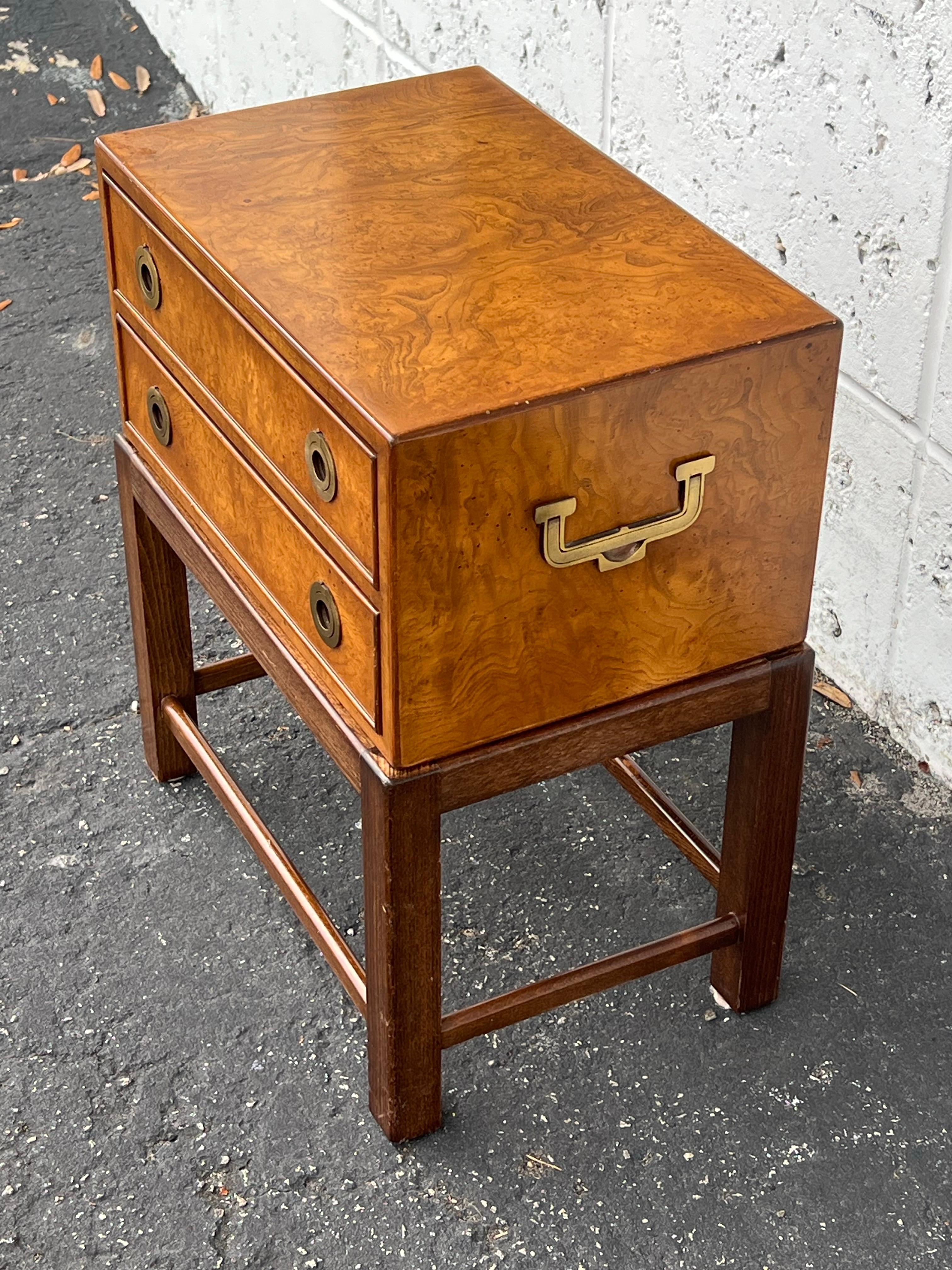 Stile Campaign Mini cassapanca Campaigner di John Stuart, anni '60 circa, in radica in vendita