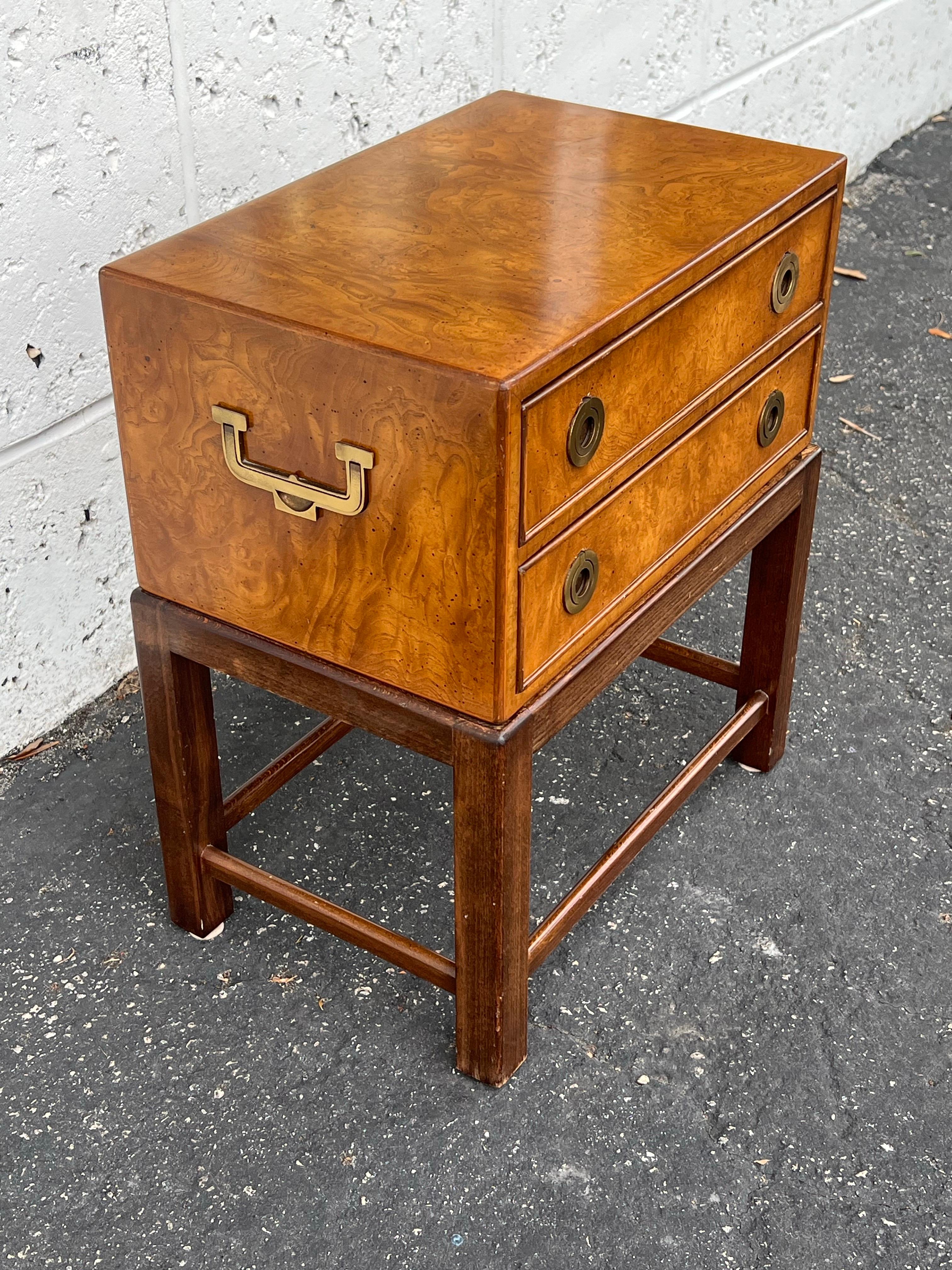 Mini cassapanca Campaigner di John Stuart, anni '60 circa, in radica in vendita 1