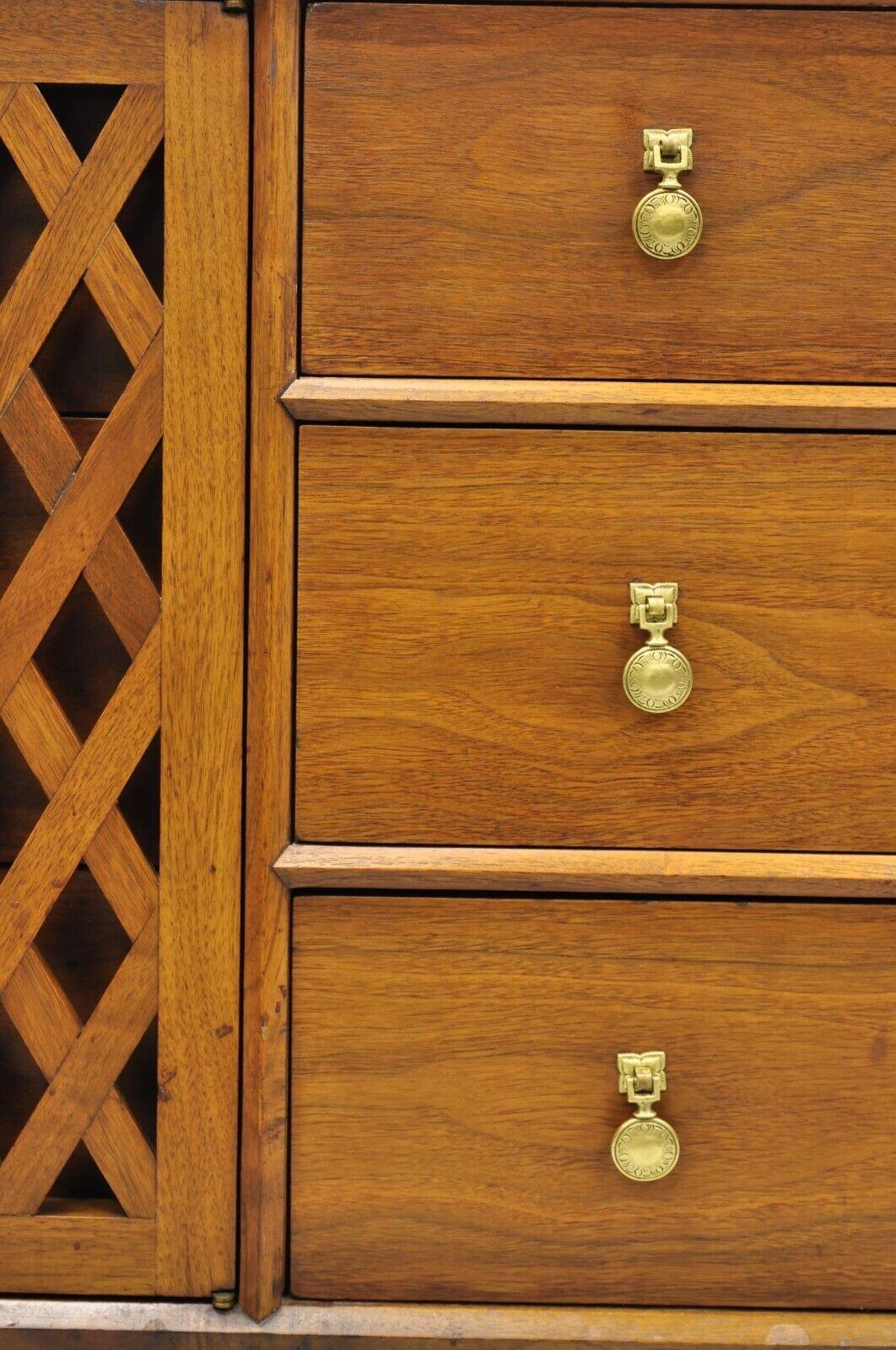 John Stuart Casalinda Vintage Mid Century Modern Credenza Triple Dresser en noyer en vente 5