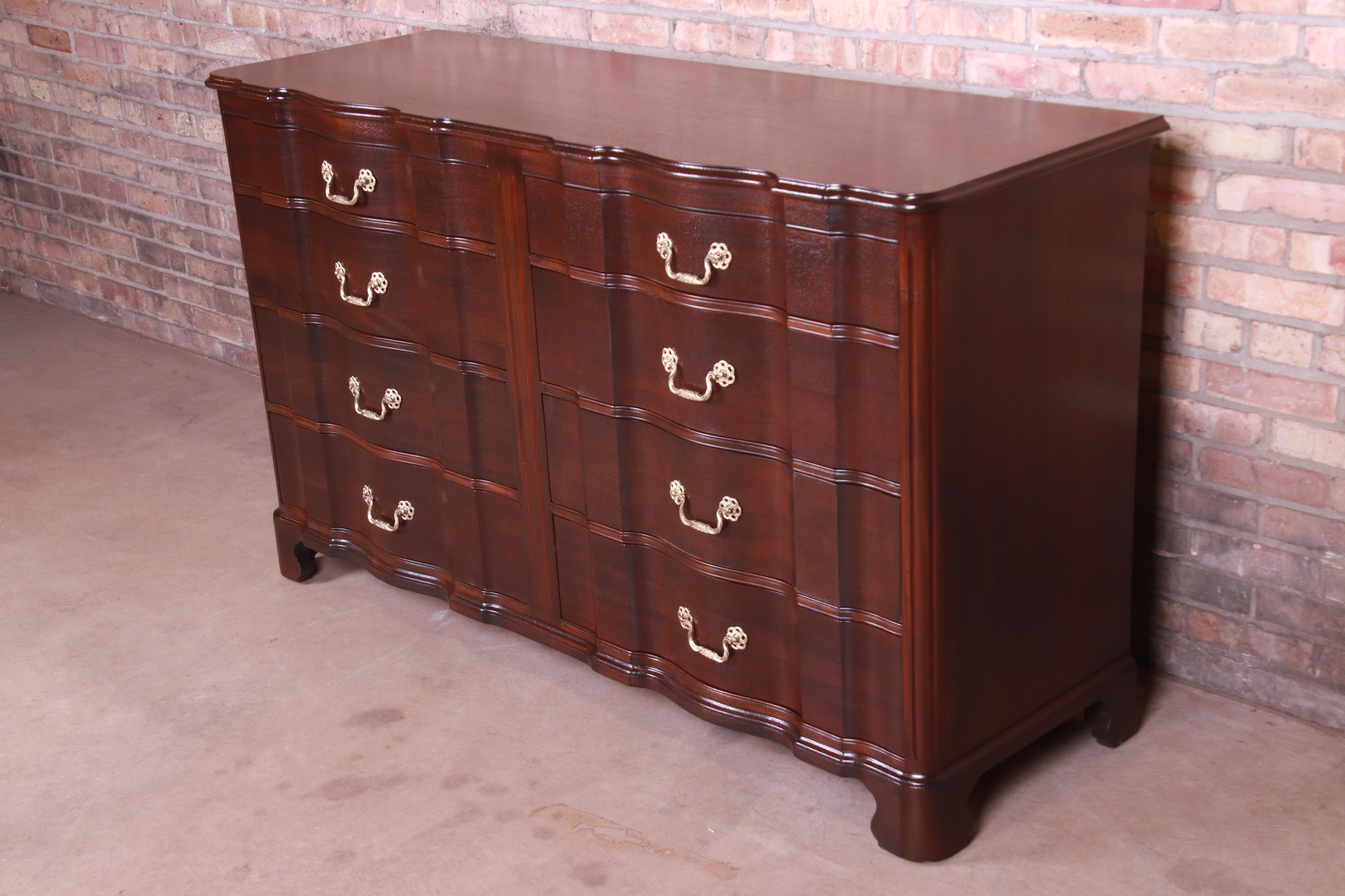 John Stuart Chippendale Mahogany Eight-Drawer Double Dresser, Newly Refinished In Good Condition In South Bend, IN