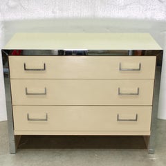 Cómoda cromada y lacada John Stuart