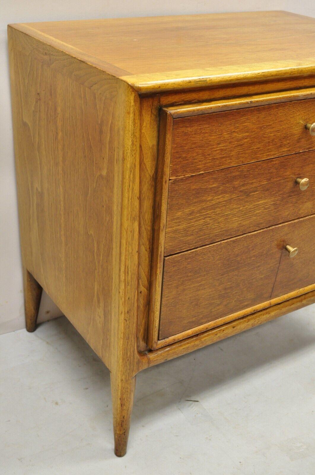 John Stuart Facade Mt. Airy Furniture Walnut 3 Drawer MCM Nightstand In Good Condition For Sale In Philadelphia, PA