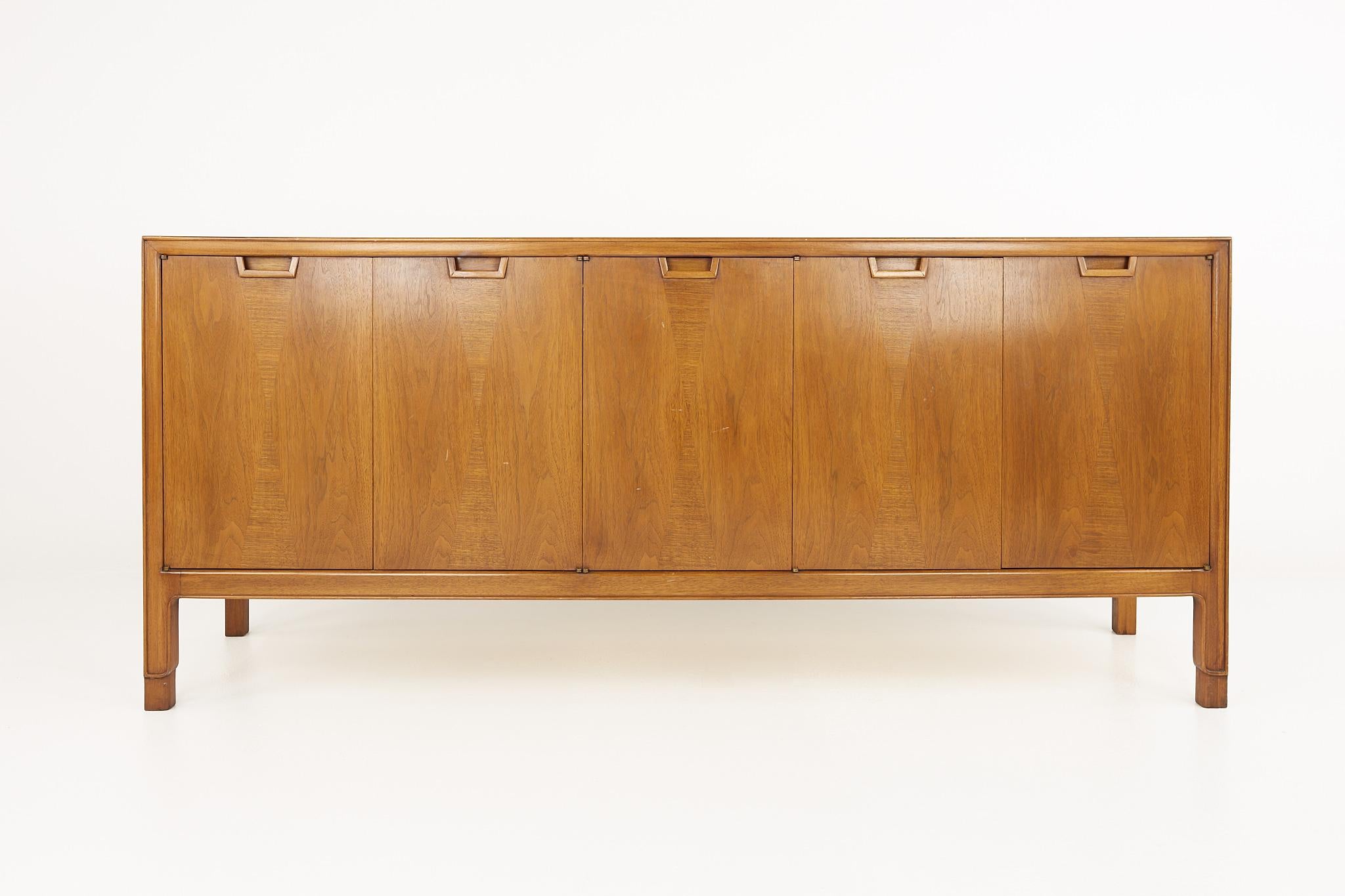John Stuart for Mount Airy Janus Collection mid century walnut long sideboard Credenza

This credenza measures: 72 wide x 19 deep x 32 inches wide

?All pieces of furniture can be had in what we call restored vintage condition. That means the